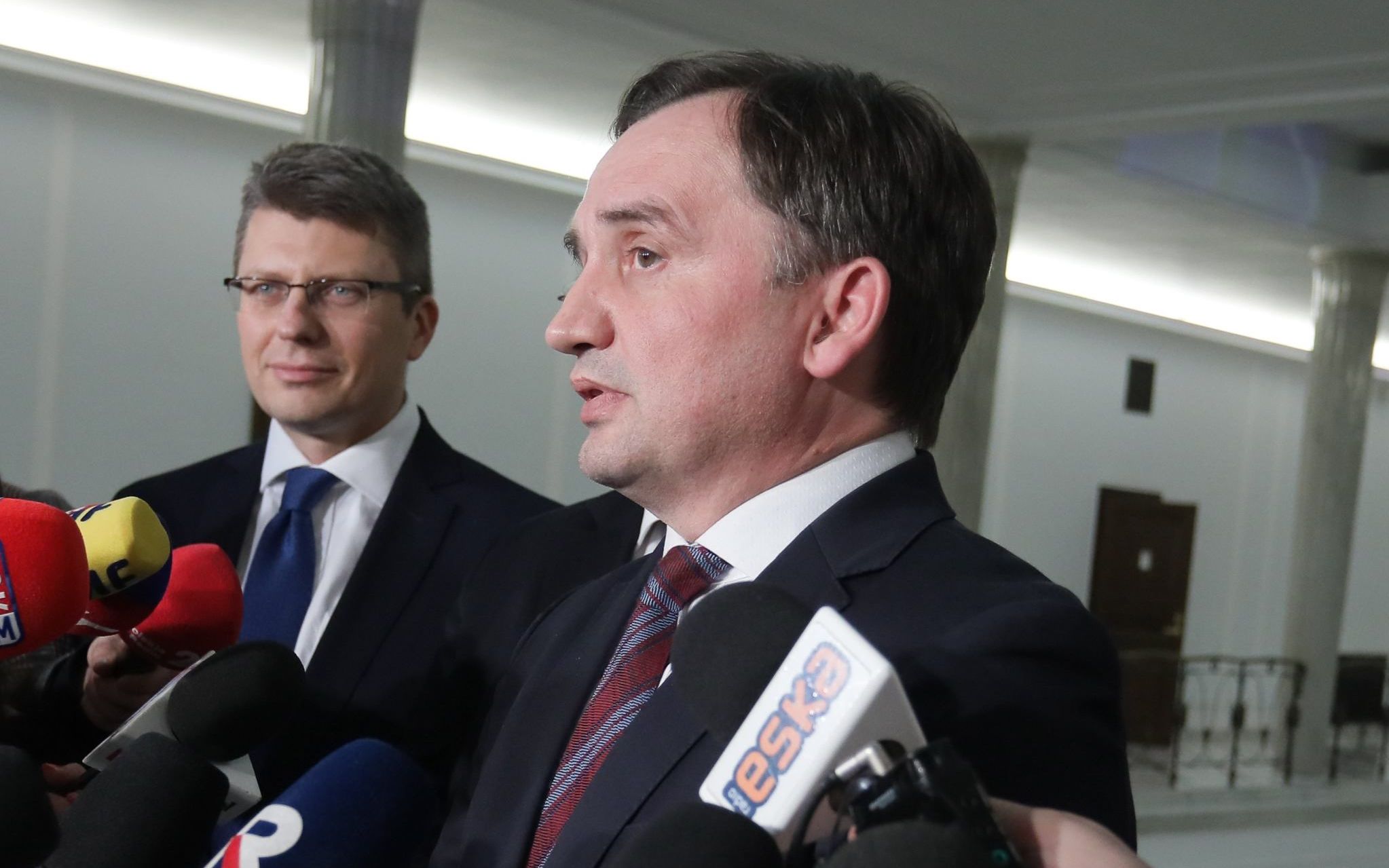 20.12.2019  Warszawa , ulica Wiejska . Sejm . Minister sprawiedliwosci Zbigniew Ziobro (C), wiceminister sprawiedliwosci Sebastian Kaleta (P) podczas konferencji prasowej .
Fot. Slawomir Kaminski / Agencja Gazeta