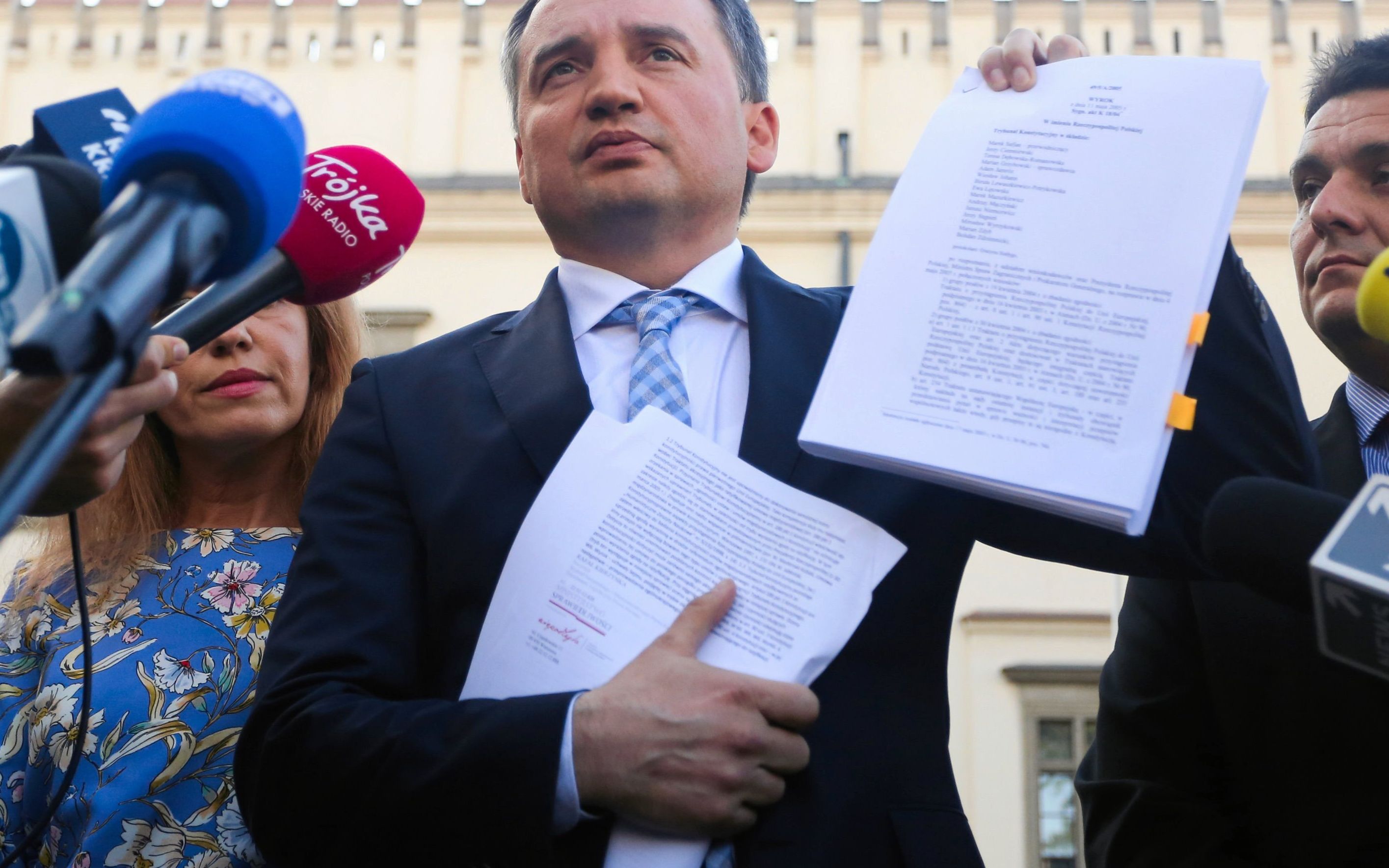 17.10.2018 Krakow , plac Wszystkich Swietych . Minister sprawiedliwosci Zbigniew Ziobro (C) podczas konferencji prasowej . 
Fot. Jakub Porzycki / Agencja Gazeta