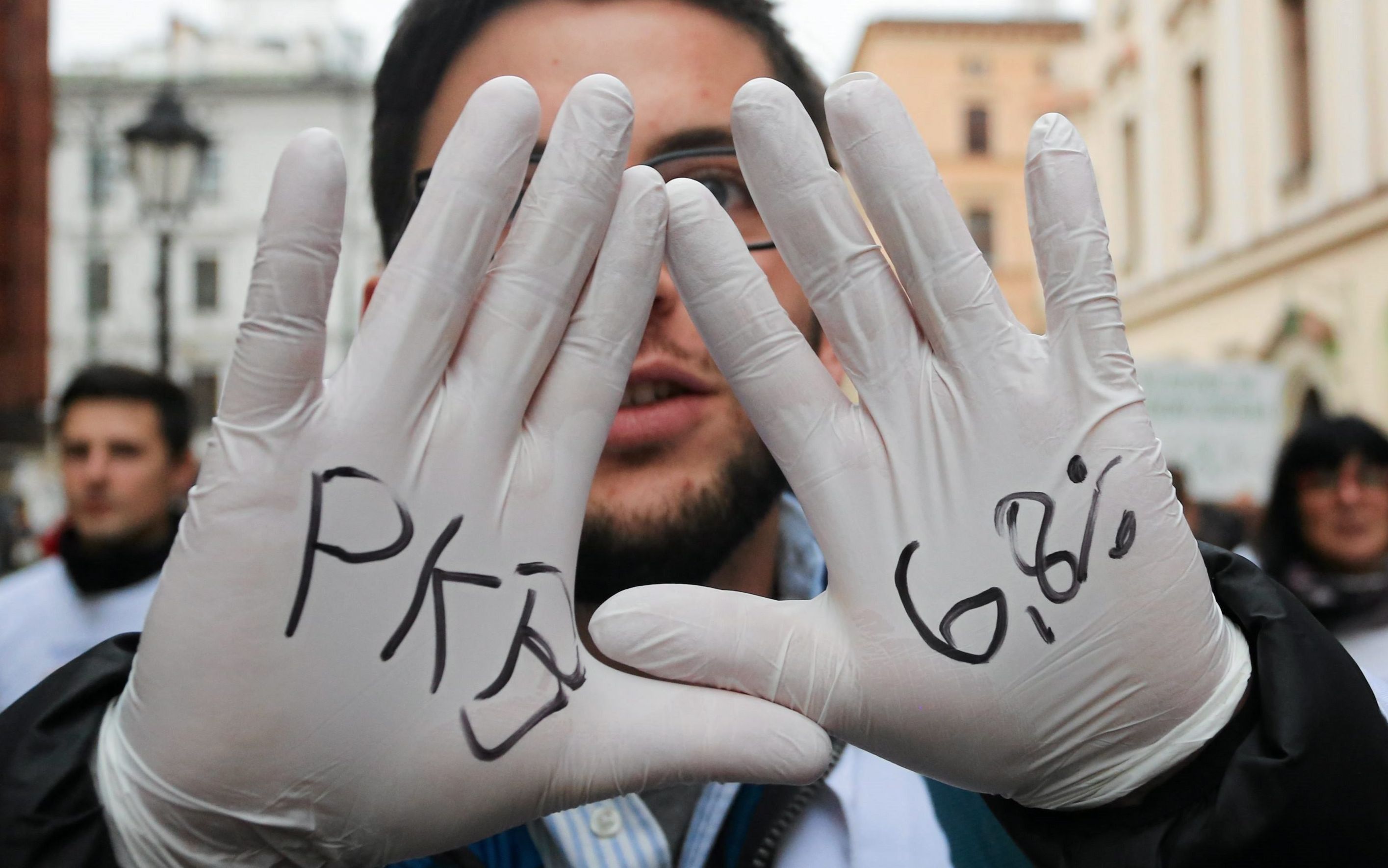 26.10.2017 Krakow  . Marsz " Niech Ida ! " w poparciu protestu glodowego rezydentow . Fot. Jakub Porzycki / Agencja Gazeta