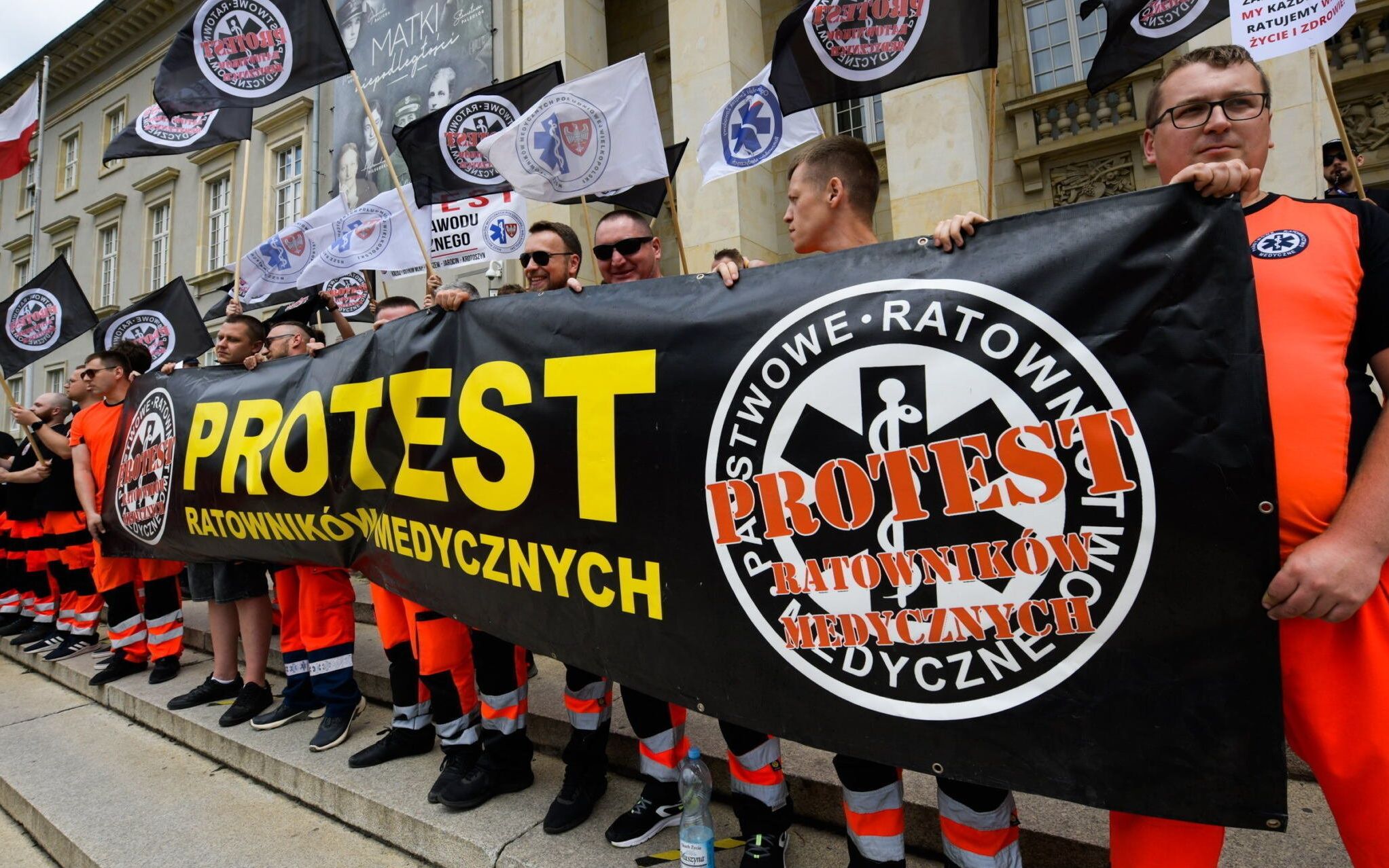 30.06.2021 , Wroclaw . Protest Ratownikow Medycznych  .
Fot . Tomasz Pietrzyk / Agencja Gazeta