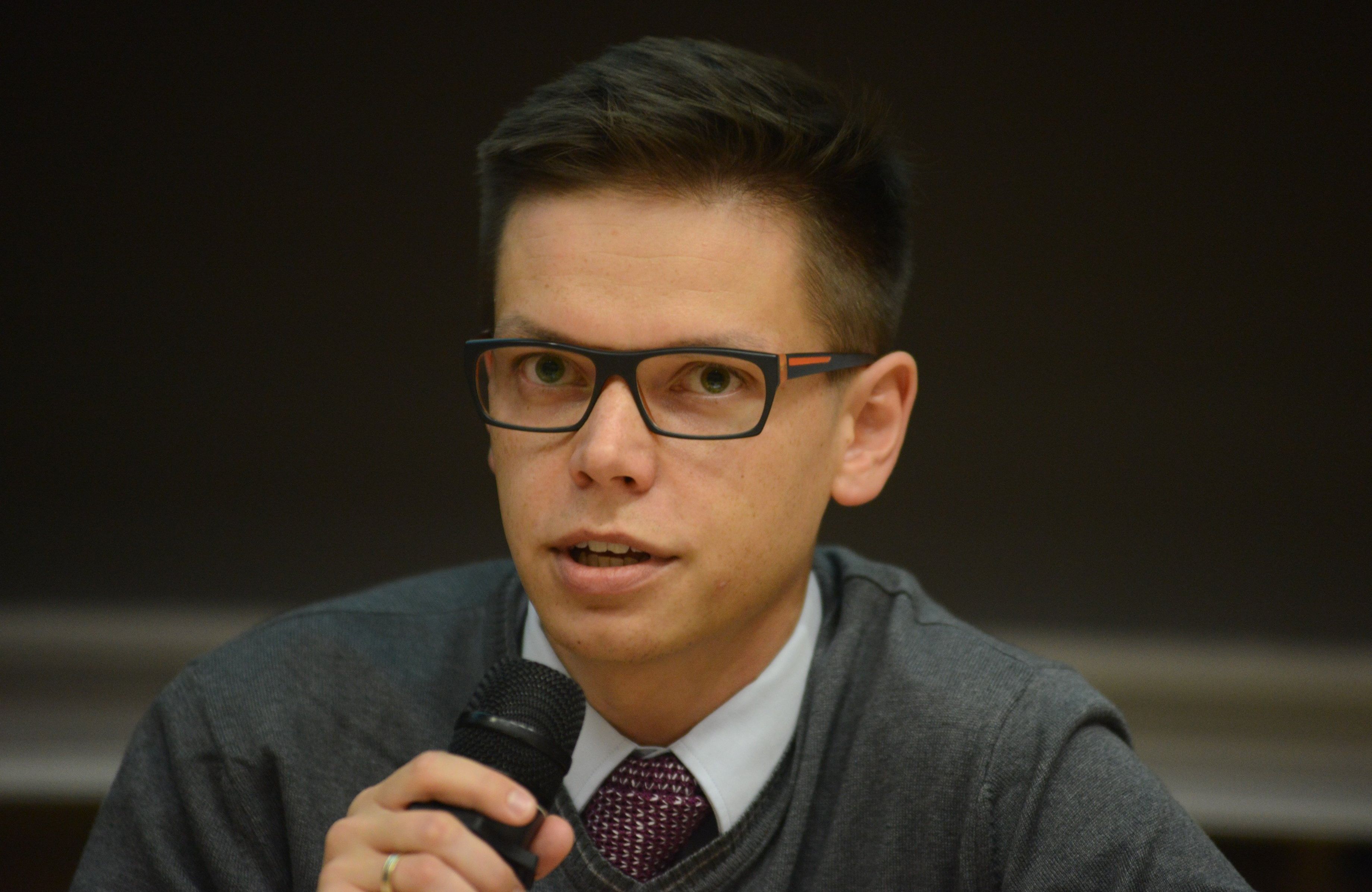 28.09.2018, Warszawa. Prof. Marcin Napiórkowski podczas debaty na Uniwersytecie Warszawskim