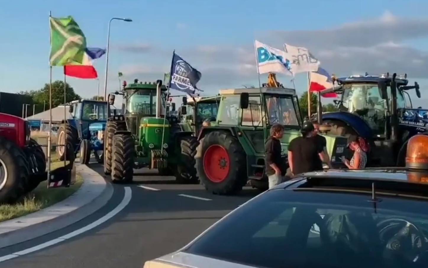 Grafika do artykułu Interes środowiska sprzeczny z interesem farmera? Protesty rolników w Holandii - o co w nich chodzi?