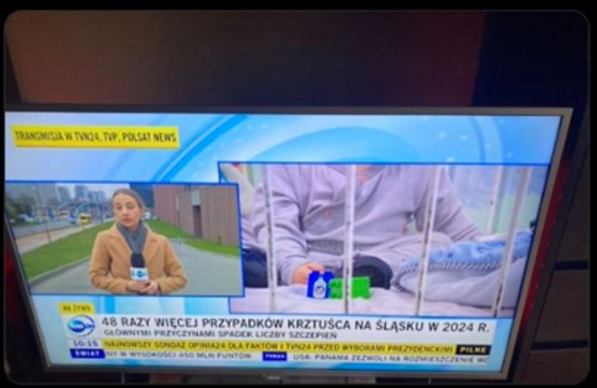Zrzut ekranu z Polsat News na temat zachorowań na krztusiec