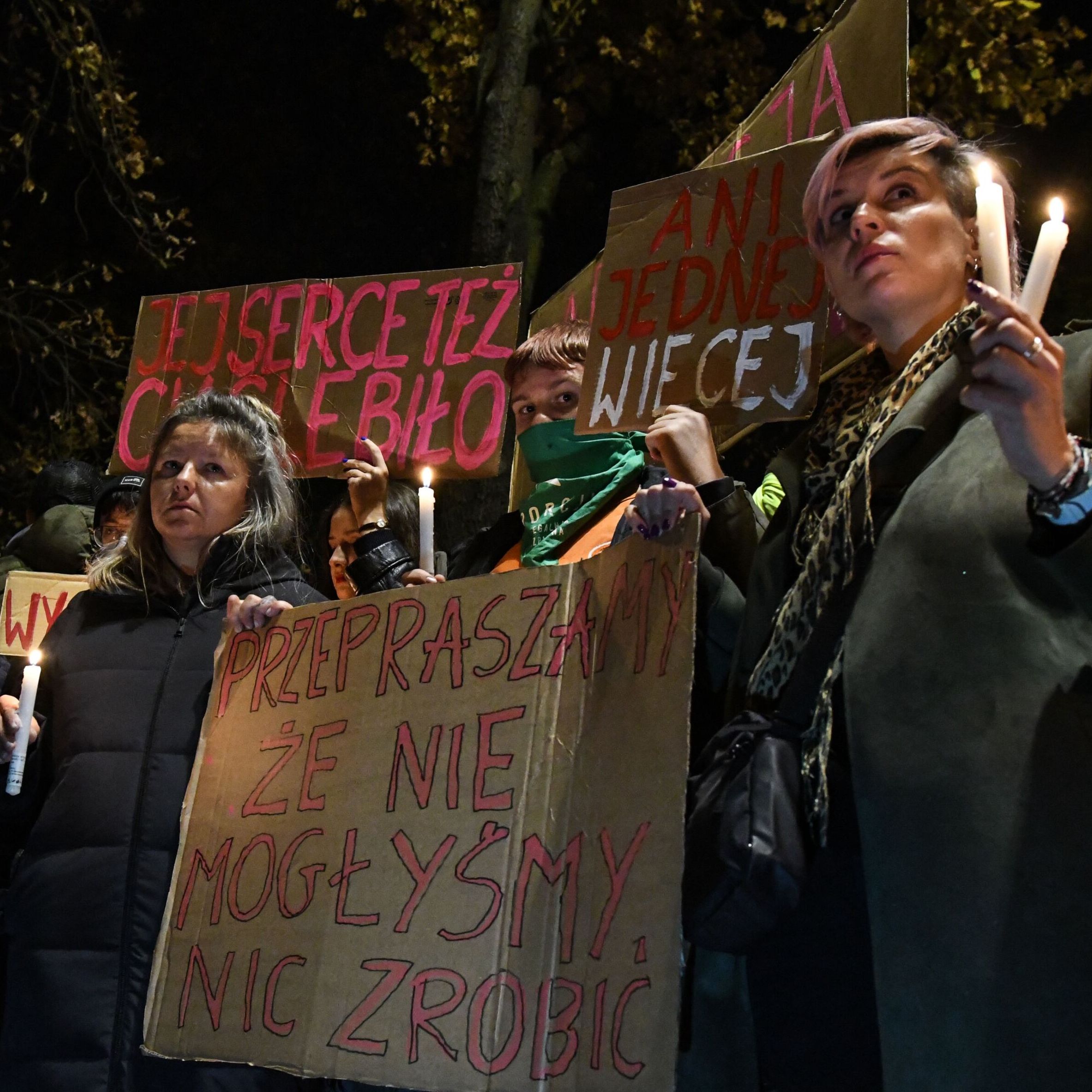 01.11.2021. Ani jednej więcej. Znicze pod TK