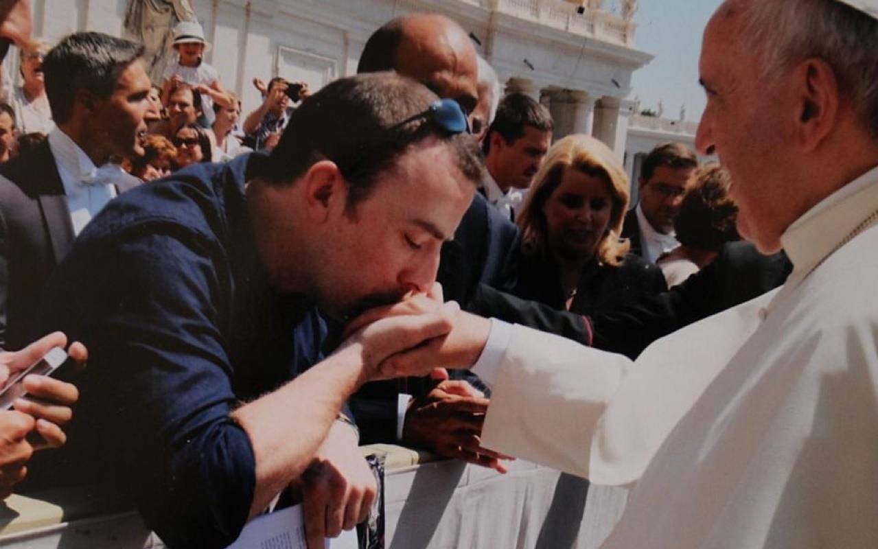 Grafika do artykułu Nowak: Watykan pozwala księżom opuszczać swoje dzieci i pozostać w kapłaństwie
