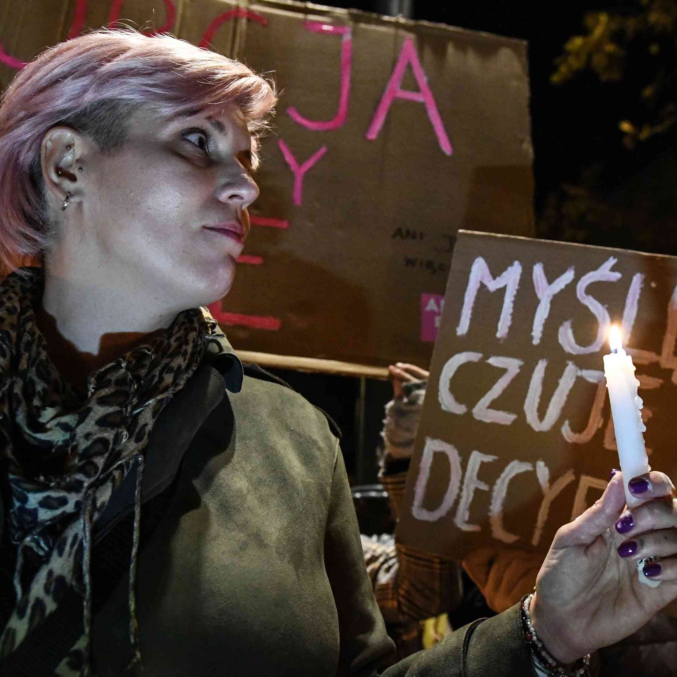 01.11.2021. Ani jednej więcej. Znicze pod TK