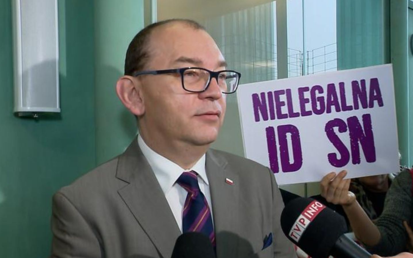 Grafika do artykułu Ścigają sędziego za wykonanie uchwały SN. Rzecznik dyscyplinarny Ziobry uderza ustawą kagańcową