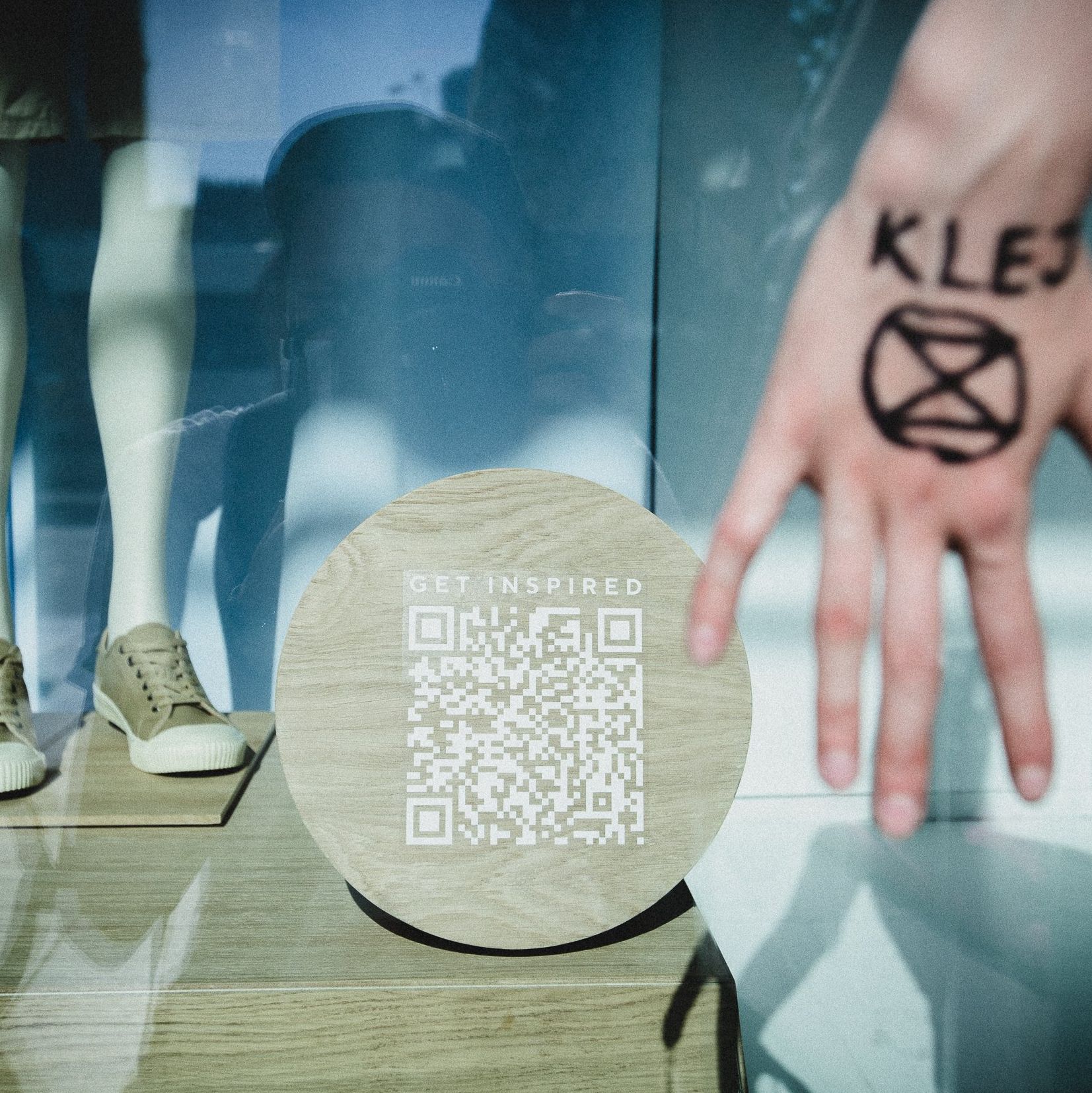 Warszawa, 12.05.2021. Protest Extinction Rebellion przeciw niszczeniu środowiska przez koncerny odzieżowe