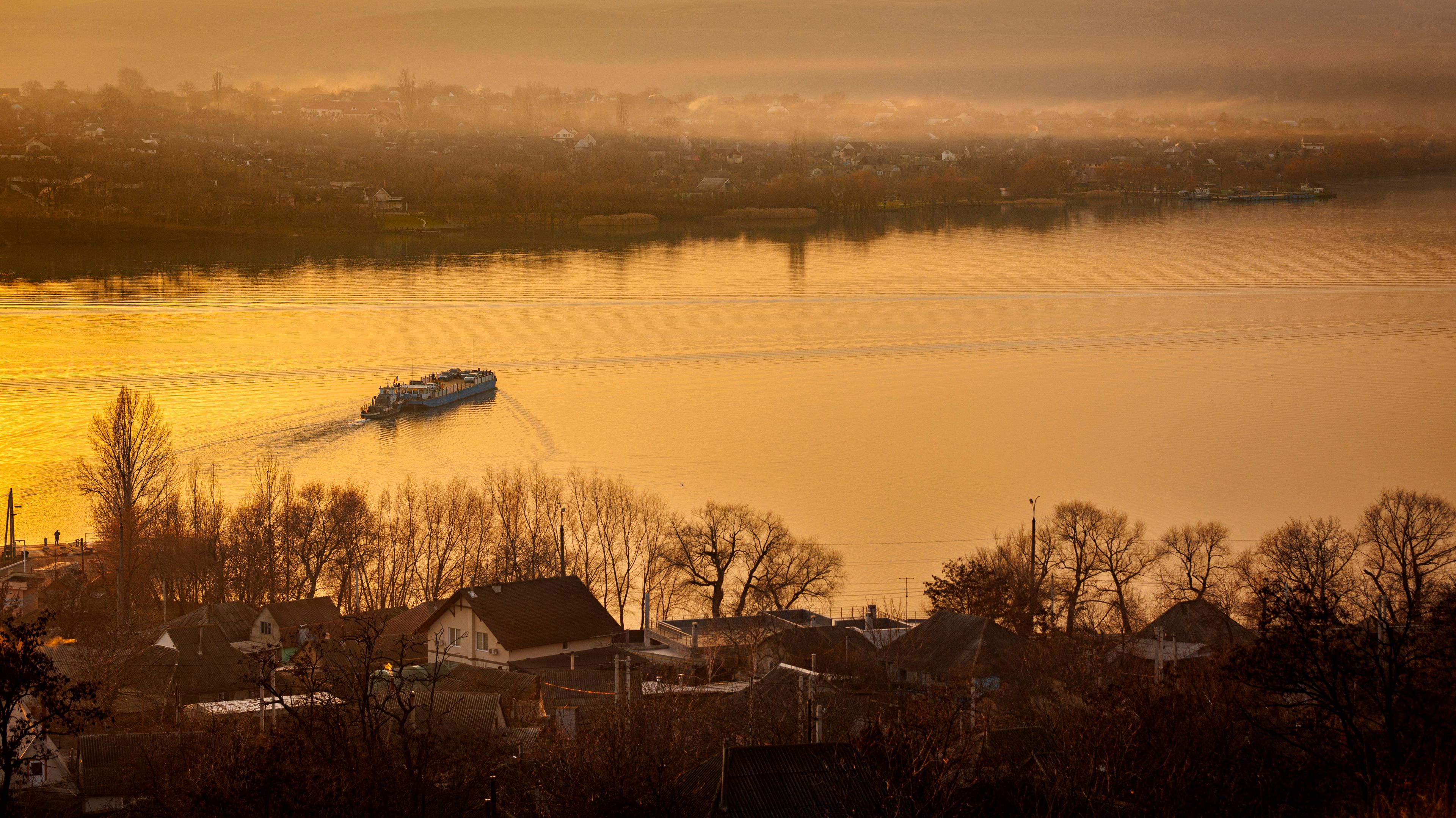 Prom na Dniestrze na granicy Mołdawii z separatystycznym regionem Naddniestrza