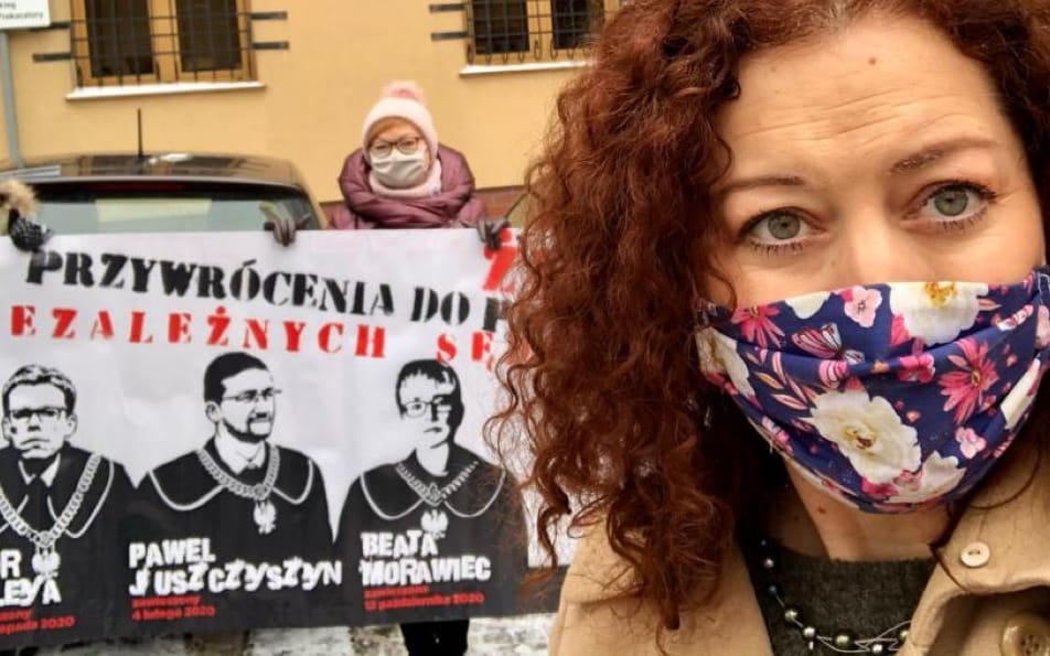 Grafika do artykułu Pierwsze represje za podważenie TK Przyłębskiej. Dyscyplinarka sędzi z Gorzowa, ścigają też Morawiec