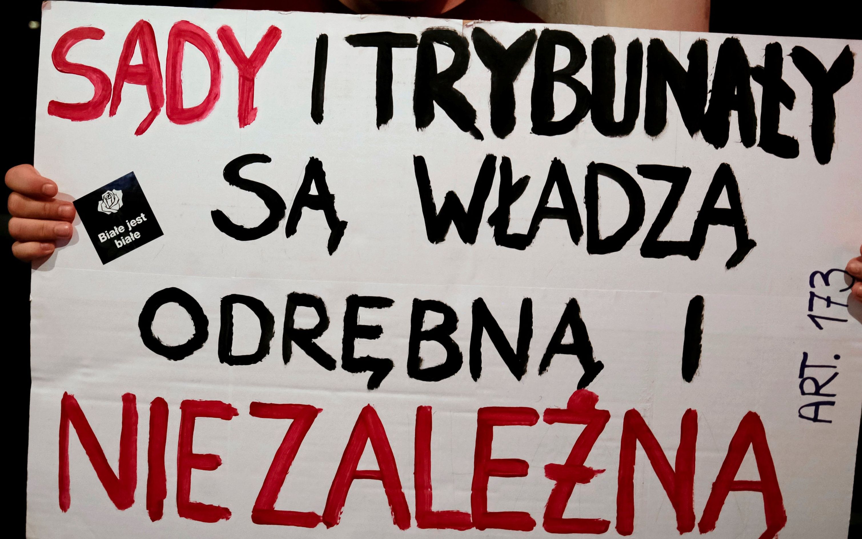 28.07.2018 Krakow , ul. Przy Rondzie , Sad Okregowy . Manifestacja przeciwko pisowskim zmianom w sadownictwie . 
Fot. Jakub Wlodek / Agencja Gazeta