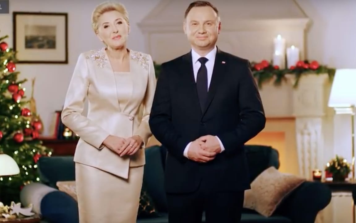 Grafika do artykułu Wigilijny rozkrok Andrzeja Dudy. Głosi miłość do wszystkich, sieje nienawiść do sędziów
