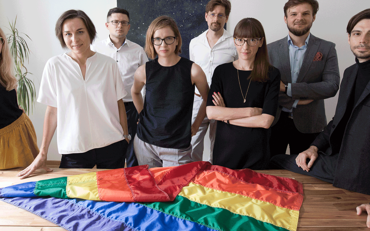 Grafika do artykułu "Jesteśmy z wami, idziemy po wszystko!". To oni przed sądami walczą o pełną równość osób LGBT w Polsce