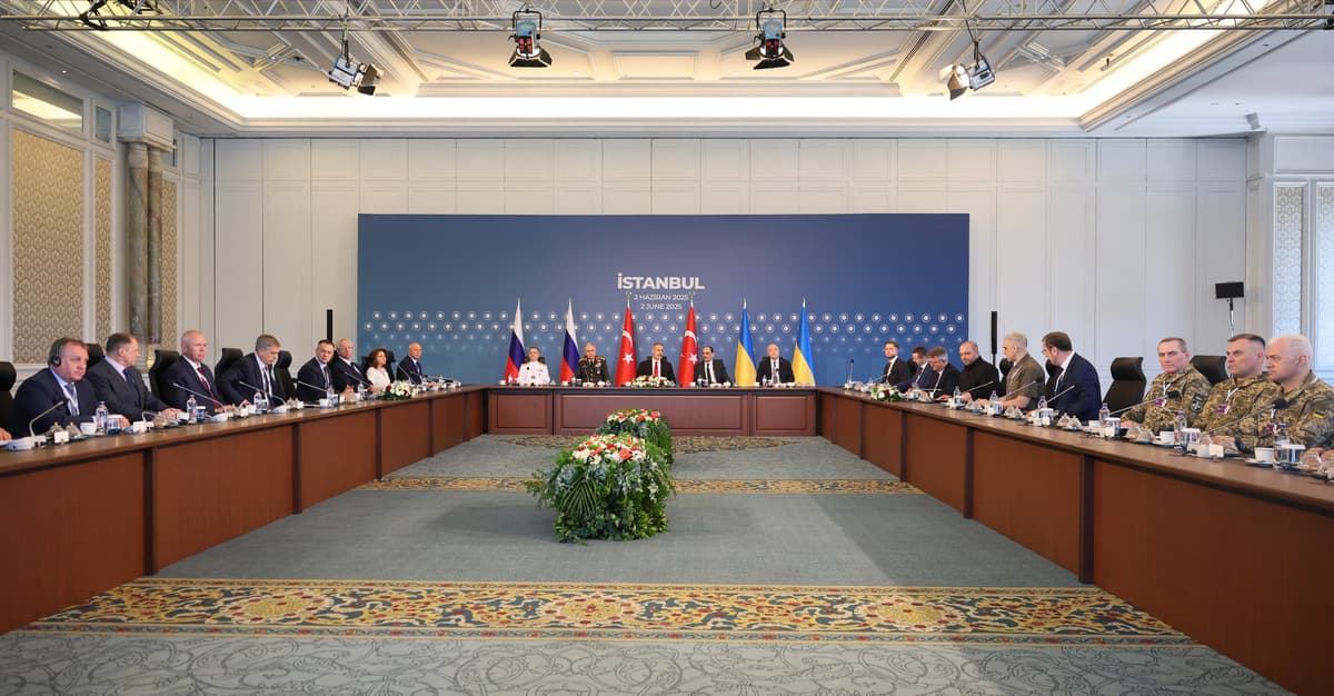 Kolejna runda negocjacji Rosja – Ukraina trwała godzinę. „Pajęczyna” bombardowała pod Irkuckiem