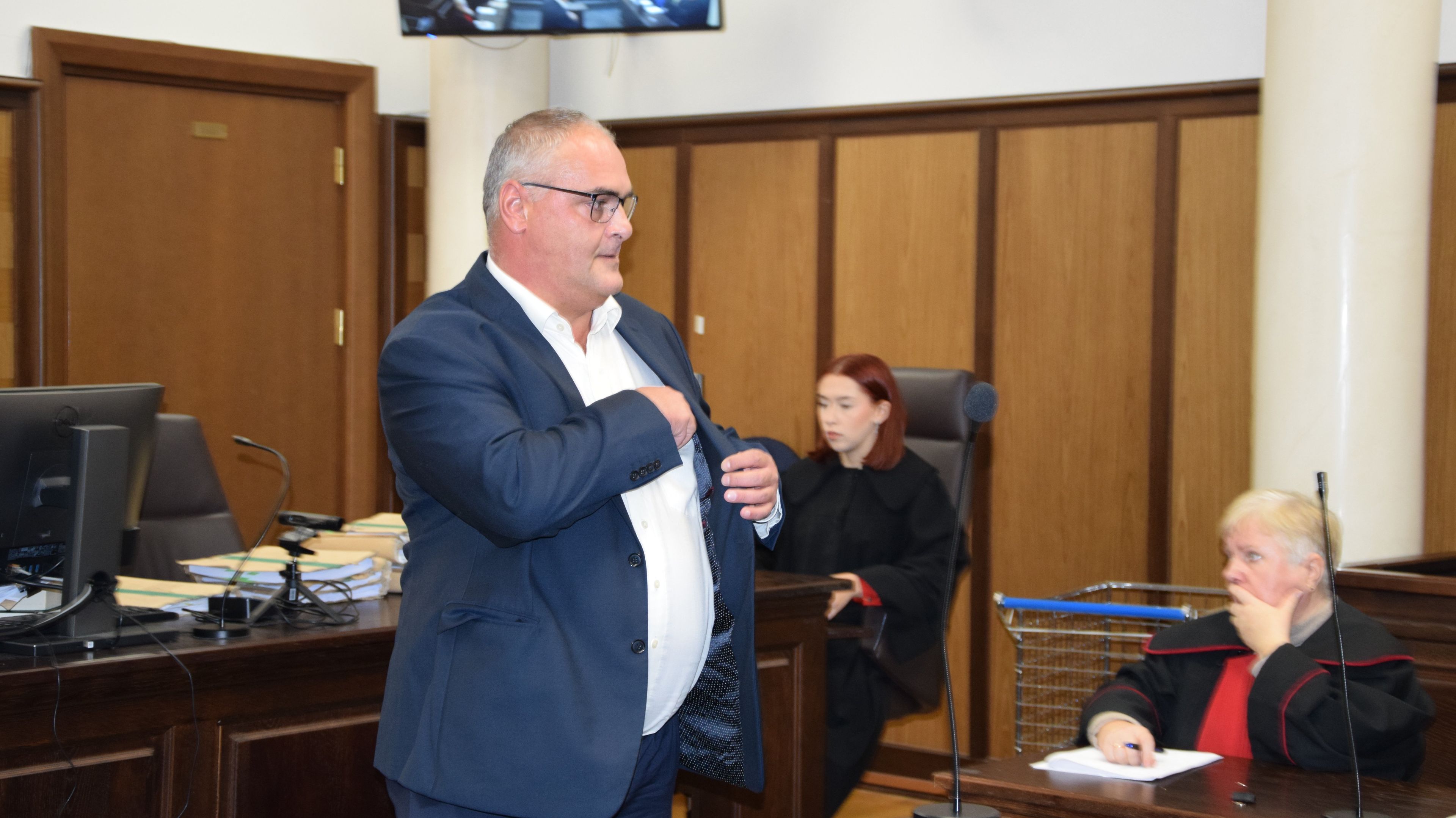 Grafika do artykułu Cztery zarzuty karne dla członka neo-KRS Puchalskiego. Za aferę hejterską i atak na prezesa Iustitii