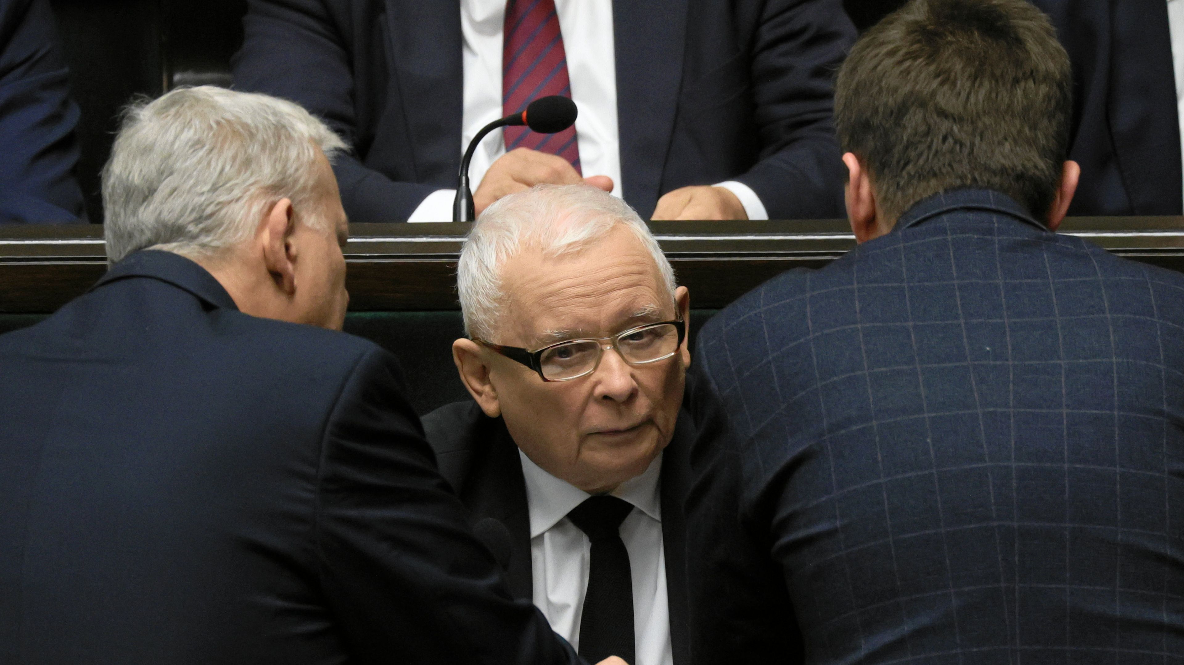 07.11.2025 Warszawa , ul Wiejska , Sejm . Prezes PiS Jaroslaw Kaczynski podczas bloku glosowan na koniec trzeciego dnia 44 Posiedzenia . Jedno z glosowan dotyczy cofniecia immunitetu bylego ministra sprawiedliwosci , posla Zbigniewa Ziobro .
Fot. Slawomir Kaminski / Agencja Wyborcza.pl
