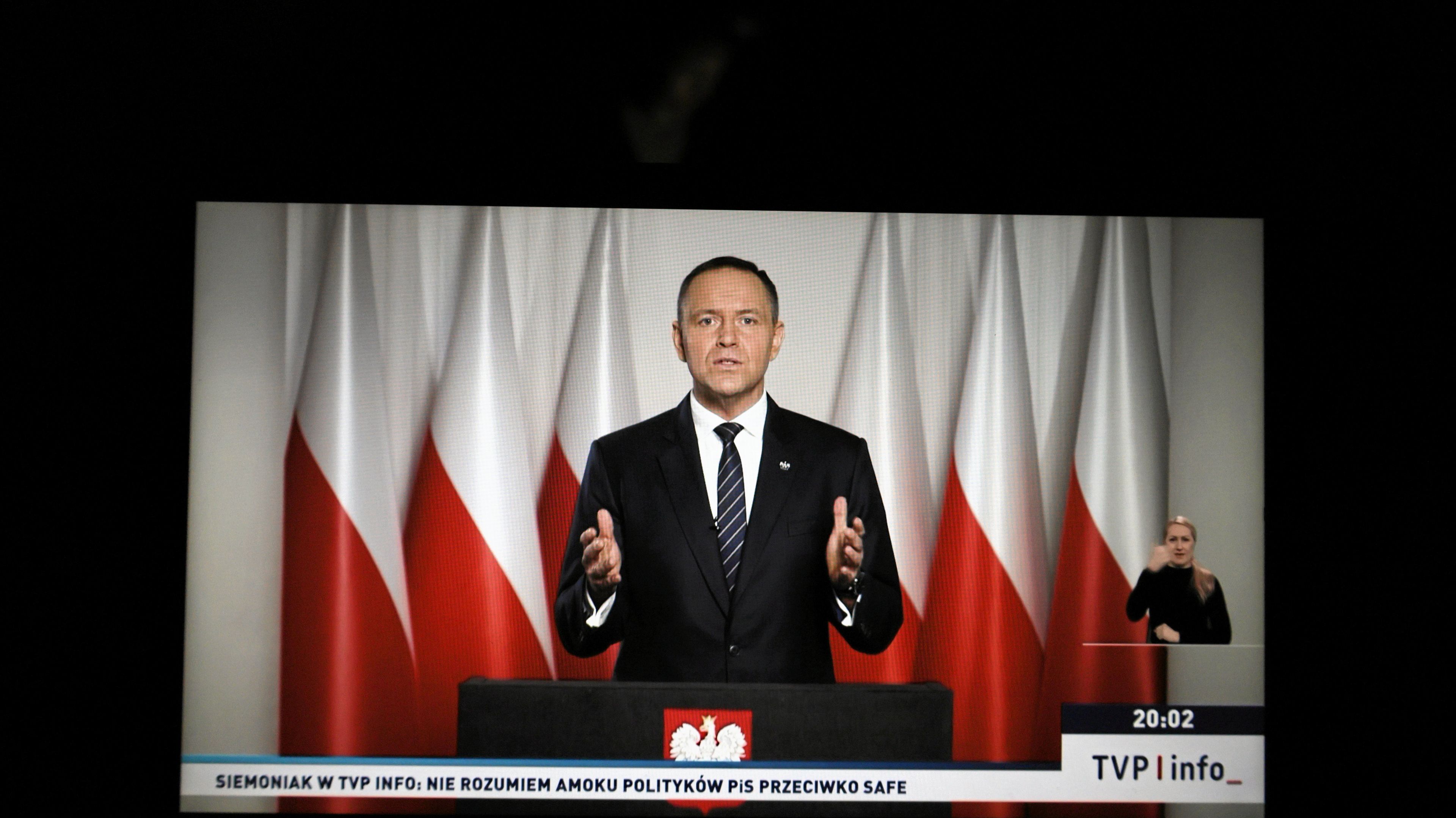 12.03.2026 Warszawa , Prezydent RP Karol Nawrocki wetuje Program SAFE . Zdjecia z telewizora .
Fot. Slawomir Kaminski / Agencja Wyborcza.pl
