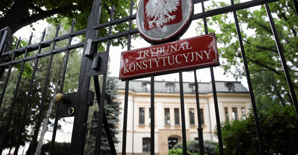 Приведение к присяге четырёх судей трибунала в четверг в 13:30.