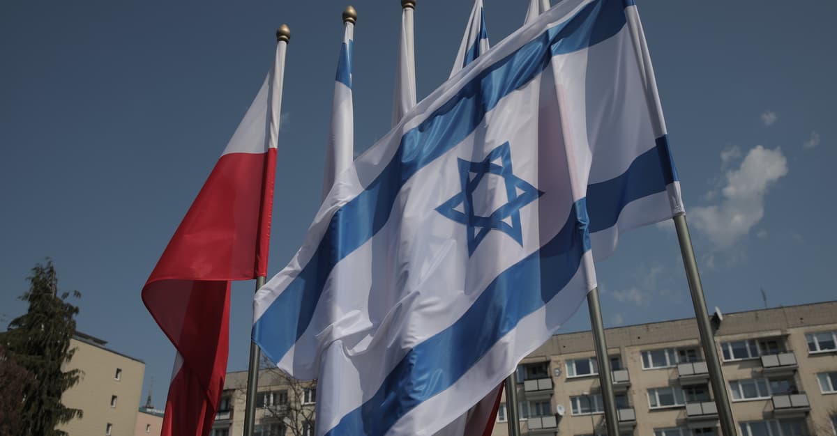 „Nie da się wywiesić flagi z przypisem”. Leder, Lipszyc i Świetlik o fladze Izraela i antysemityzmie