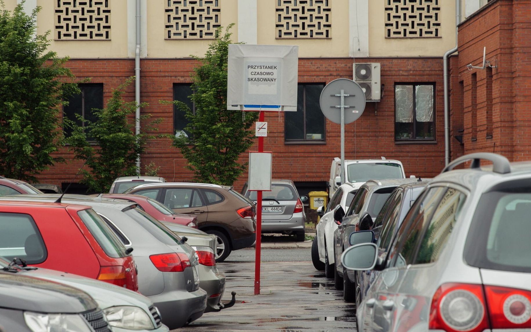 27.05.2022 Warszawa , ulica Lazienkowska 6A . Parking i petla autobusowa przy Centralnym Osrodku Sportu Torwar .
Fot. Dawid Zuchowicz / Agencja Wyborcza.pl