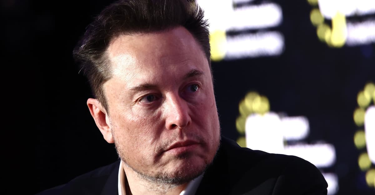 Firma Elona Muska przeprasza za ekstremistyczne wpisy Groka