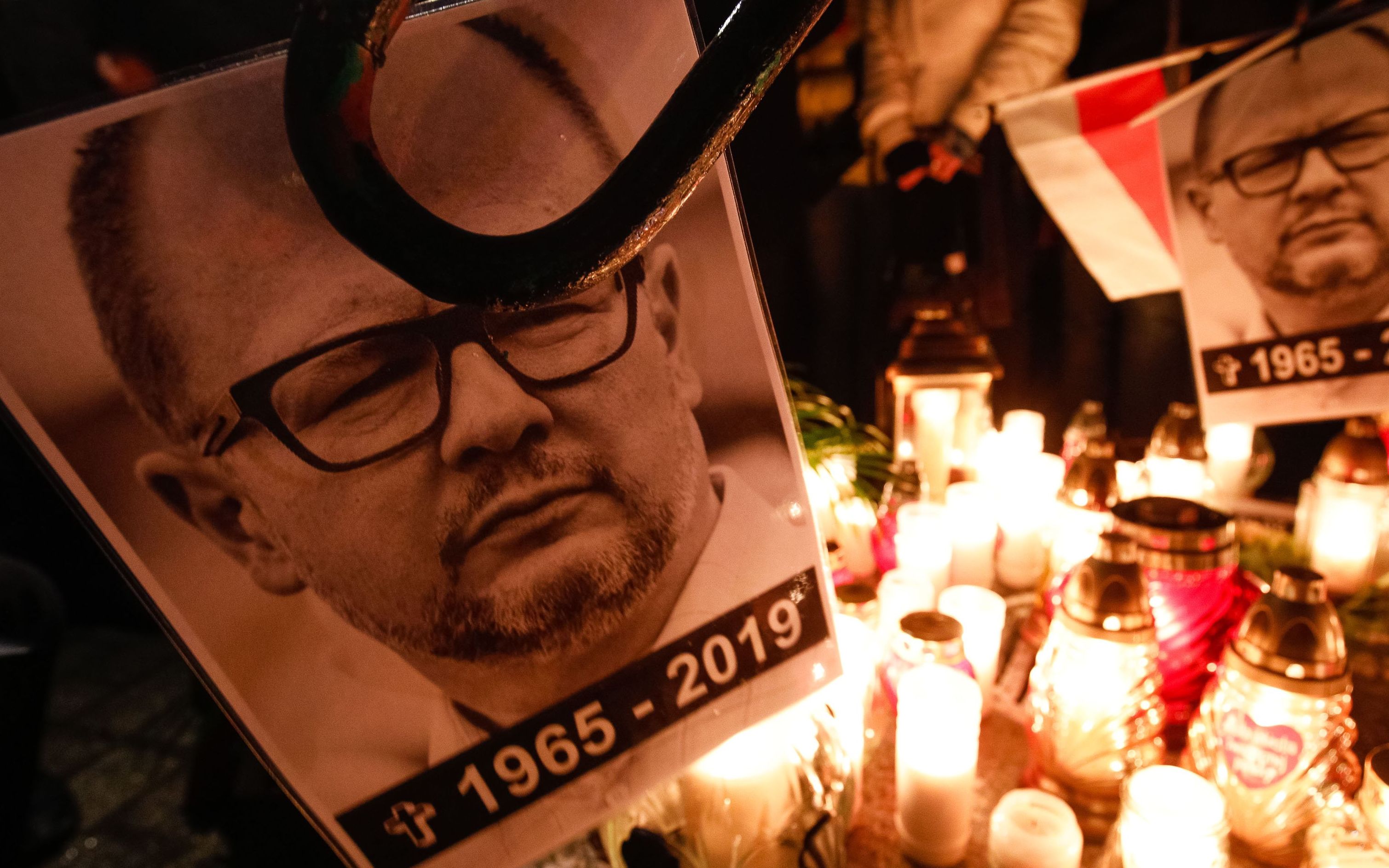 14.01.2019 Krakow , Rynek Glowny . Milczaca manifestacja poswiecona pamieci zamordowanego prezydenta Gdanska Pawla Adamowicza .
Fot. Jakub Wlodek / Agencja Gazeta