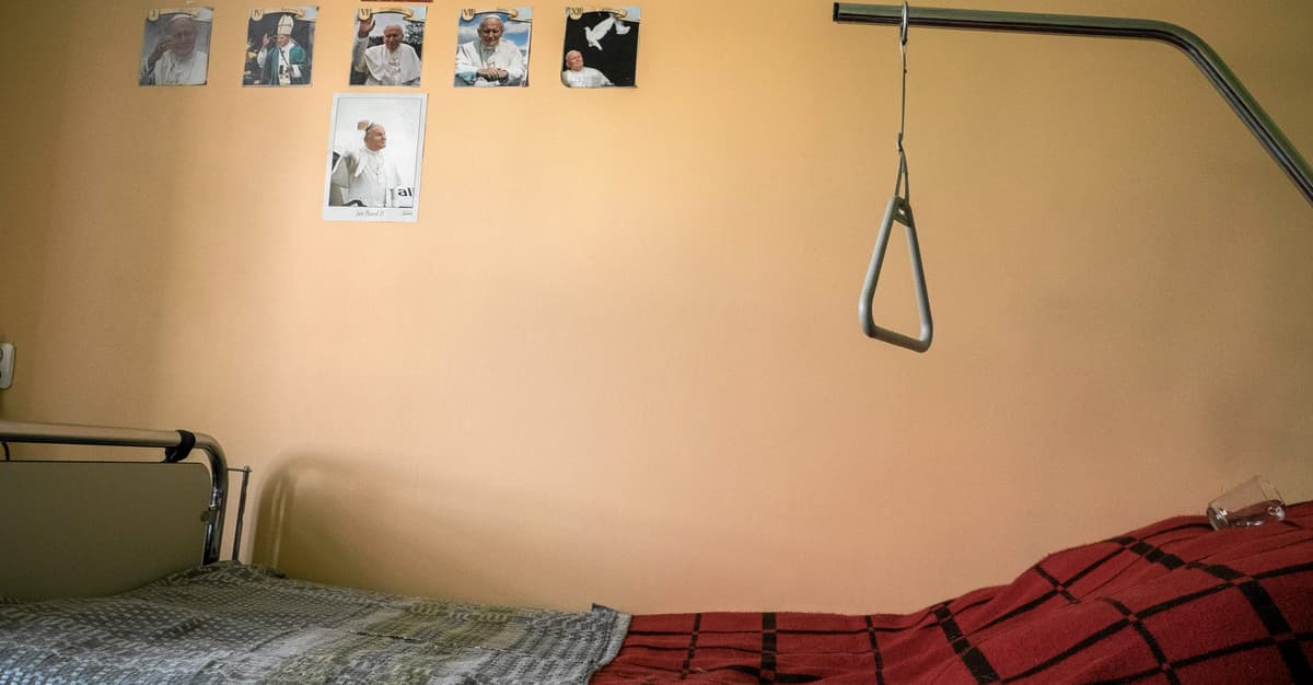 „Jestem w sytuacji, kiedy muszę podjąć decyzję, jak umrzeć”. Opiekunowie i opiekunki o swoim życiu