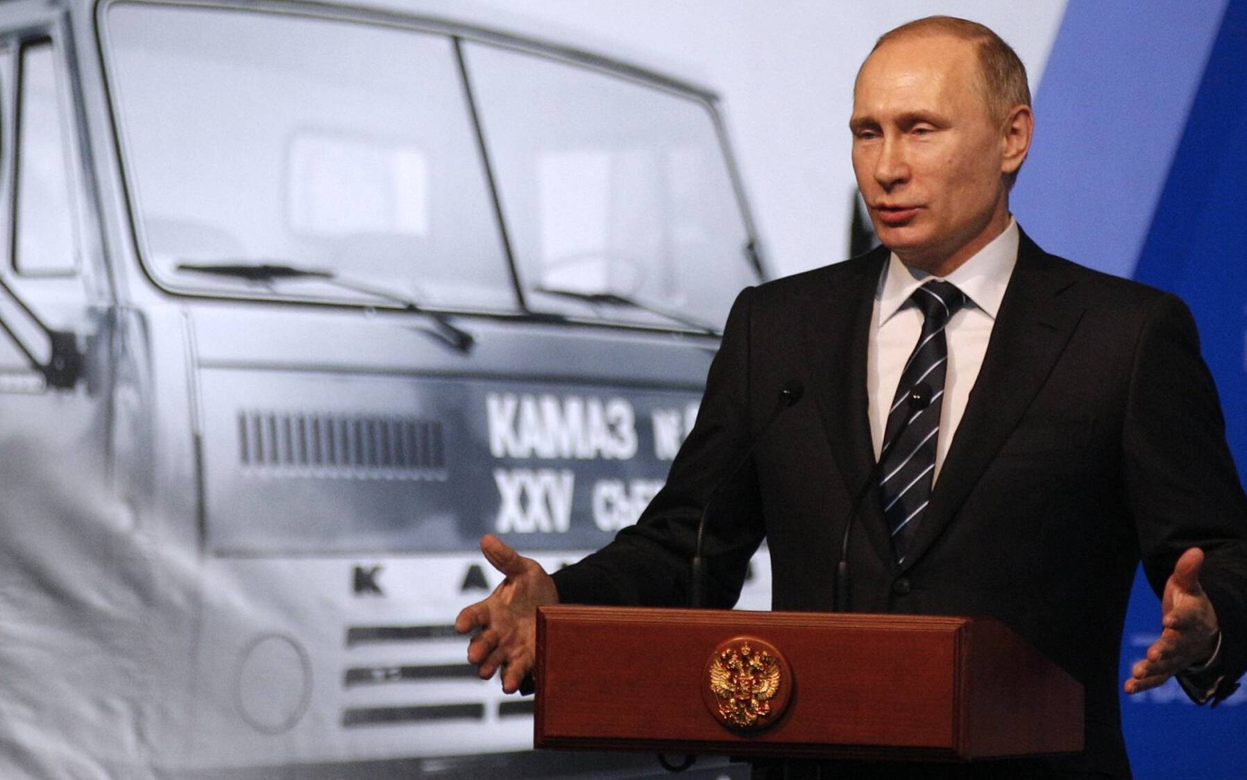 (FILES) This file photo taken on February 12, 2016 shows Russian President Vladimir Putin giving a speech at a ceremony marking 40 years since the launch of the production of KAMAZ trucks at the KamAZ vehicle plant in Naberezhnye Chelny, in the Russian region of Tatarstan, about 700 kilometers (450 miles) east of Moscow. - German heavy-goods vehicle group Daimler Truck said on February 28, 2022 it would cease its cooperation with the Russian lorry-maker Kamaz in light of Moscow's invasion of Ukraine. (Photo by ALEXANDER ZEMLIANICHENKO / POOL / AFP)