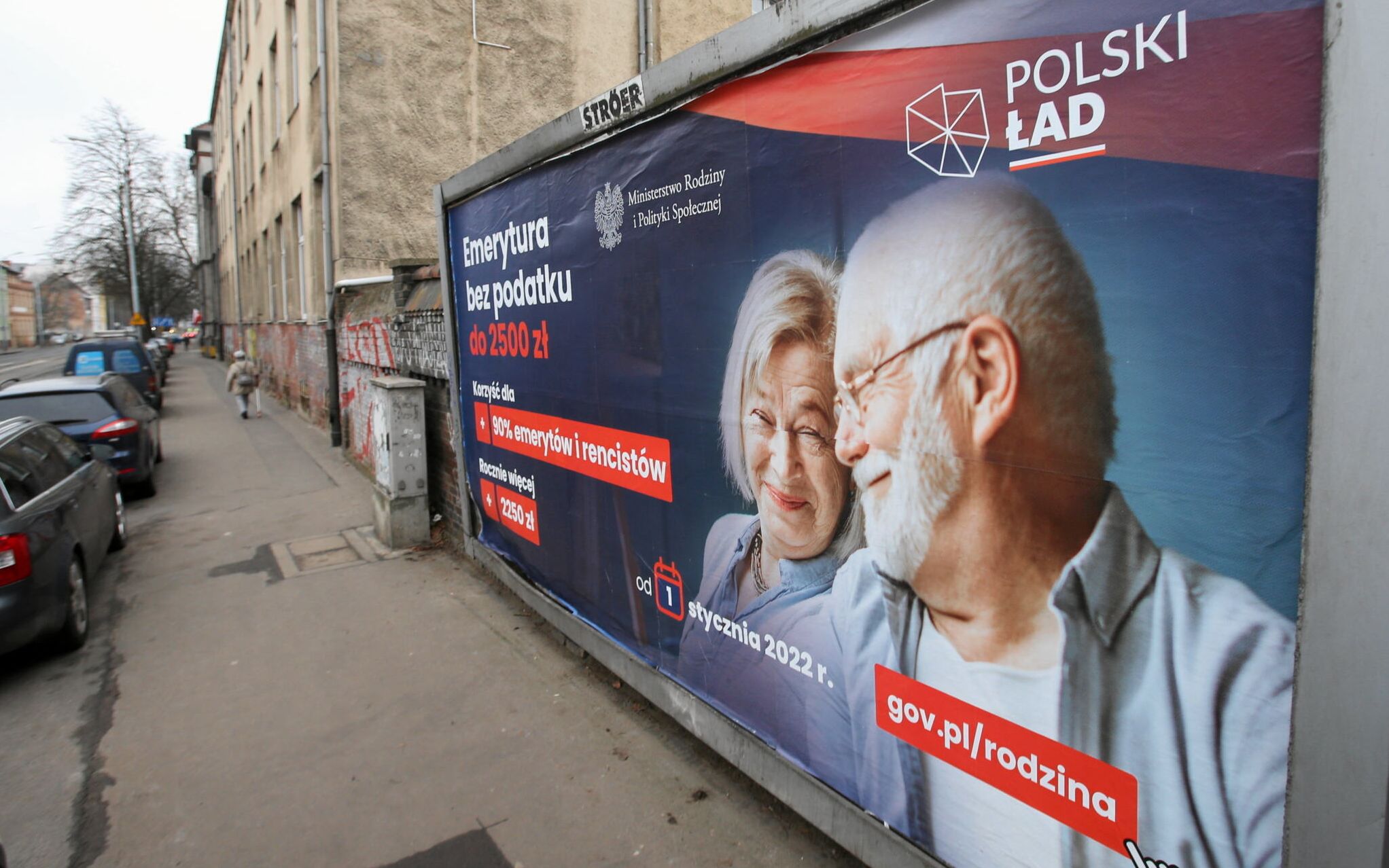 22.12.2021 Szczecin , ul. Powstancow Wlkp . Billboard Polski Lad - emerytura .
Fot. Cezary Aszkielowicz / Agencja Wyborcza.pl