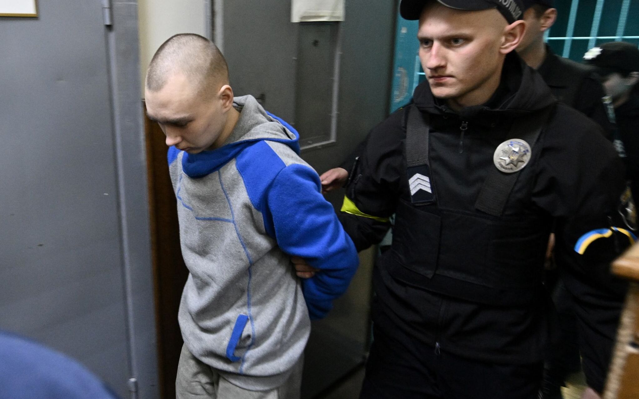 Russian soldier Vadim Shishimarin arrives for the opening of his trial on charge of War crimes for having killed a civilian, in the Solomyansky district court in Kyiv on May 18, 2022. - The captured soldier is accused of killing a 62-year-old civilian -- allegedly on a bicycle -- near the village of Chupakhivka in the northeastern Ukraine Sumy region on February 28, in the first days of the Russian's offensive. Shishimarin pleaded guilty and is facing possible life imprisonment in Kyiv. (Photo by Genya SAVILOV / AFP)