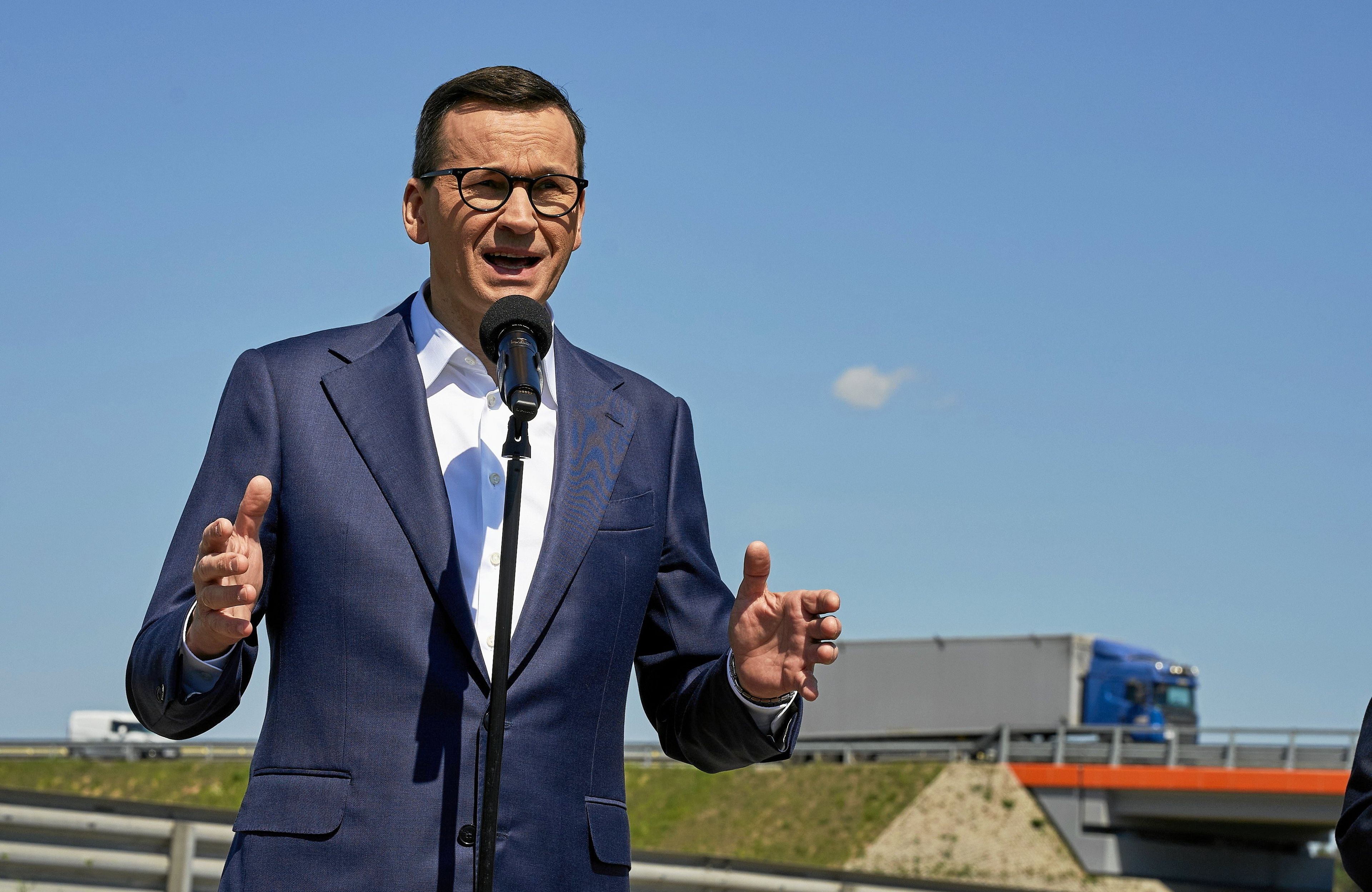 11.05.2023 Kamiensk, wezel autostrady A1 . Premier RP Mateusz Morawiecki podczas konferencji prasowej z udzialem ministra transportu Andrzeja Adamczyka oraz ministra rRozwoju i Technologi Waldemara Budy .
Fot. Tomasz Stanczak / Agencja Wyborcza.pl