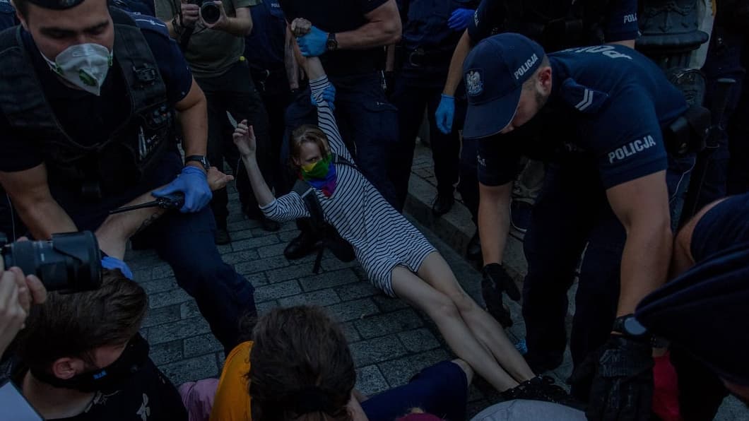 Policja brutalnie zatrzymuje uczestników protestu w obronie Margot