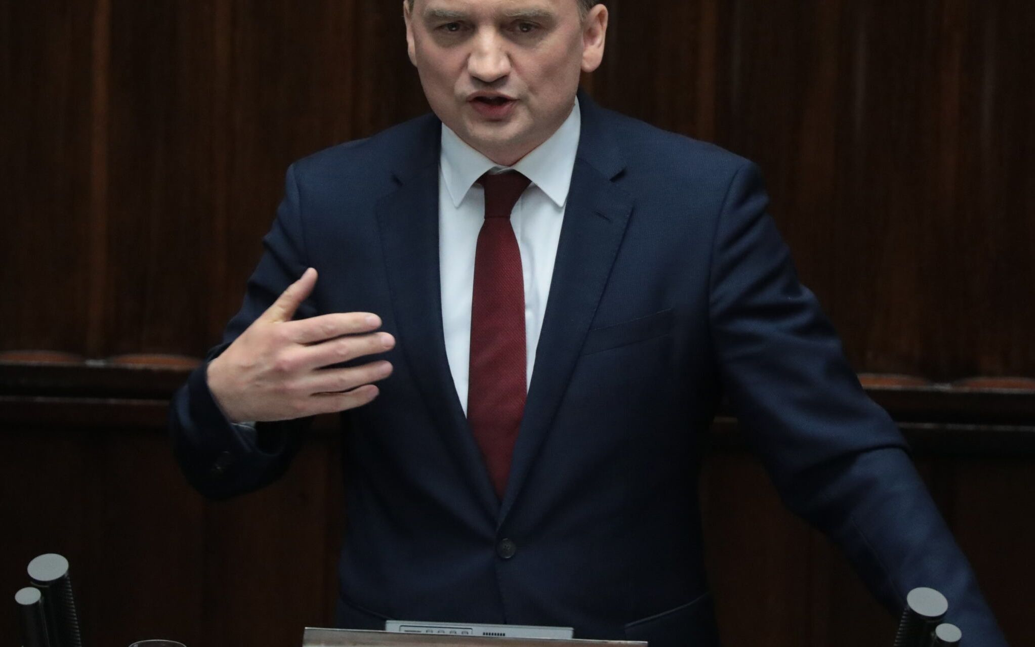 26.05.2022 Warszawa , ul Wiejska , Sejm . Minister sprawiedliwosci Zbigniew Ziobro przemawia podczas drugiego dnia posiedzenia . Poslowie debatuja nad wnioskiem o wyrazenie wotum nieufnosci wobec ministra sprawiedliwosci Zbigniewa Ziobry .
Fot. Slawomir Kaminski / Agencja Wyborcza.pl