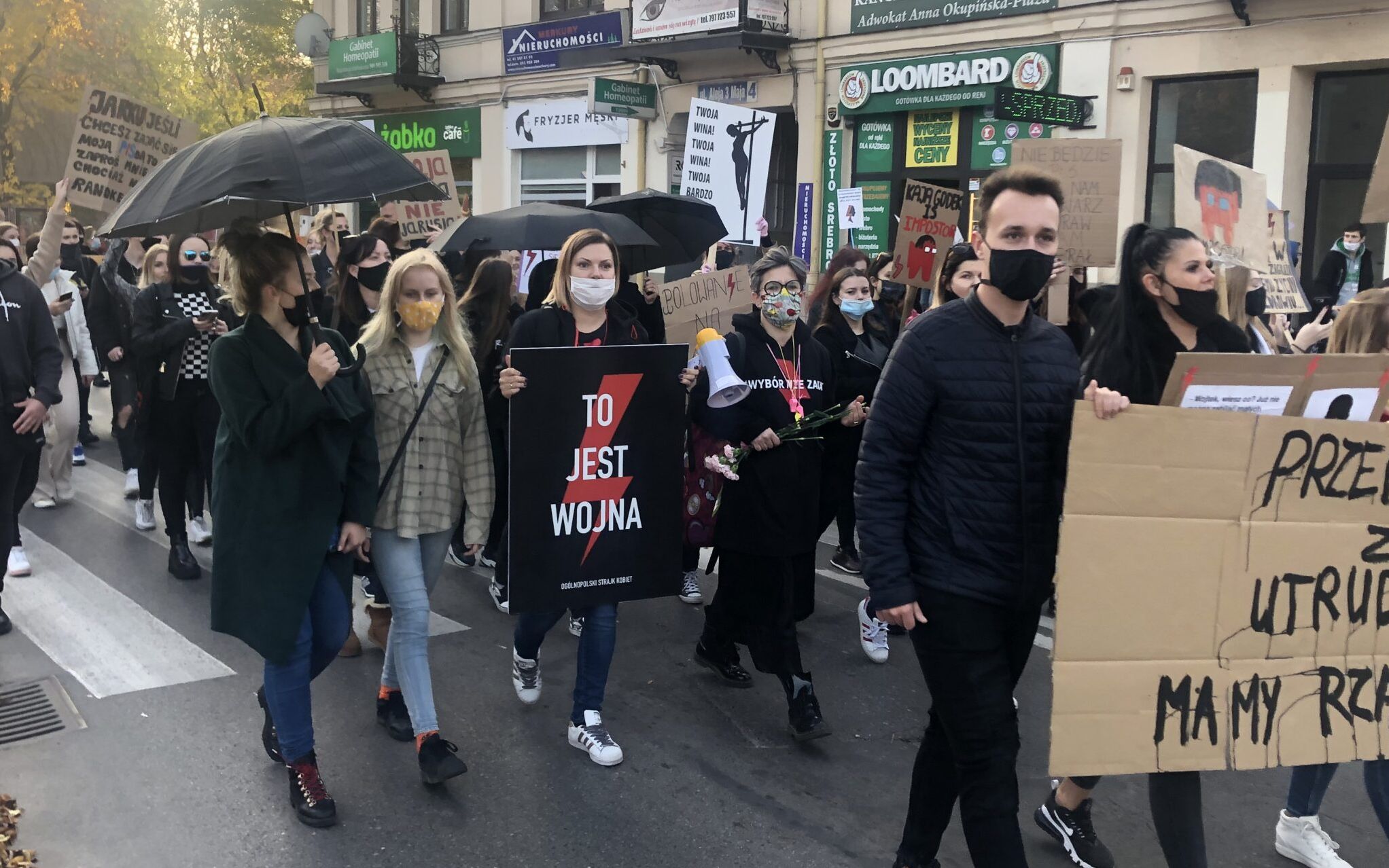 Grafika do artykułu Pierwszy wyrok skazujący za udział w zgromadzeniu w czasie epidemii. Dlaczego zapadł?