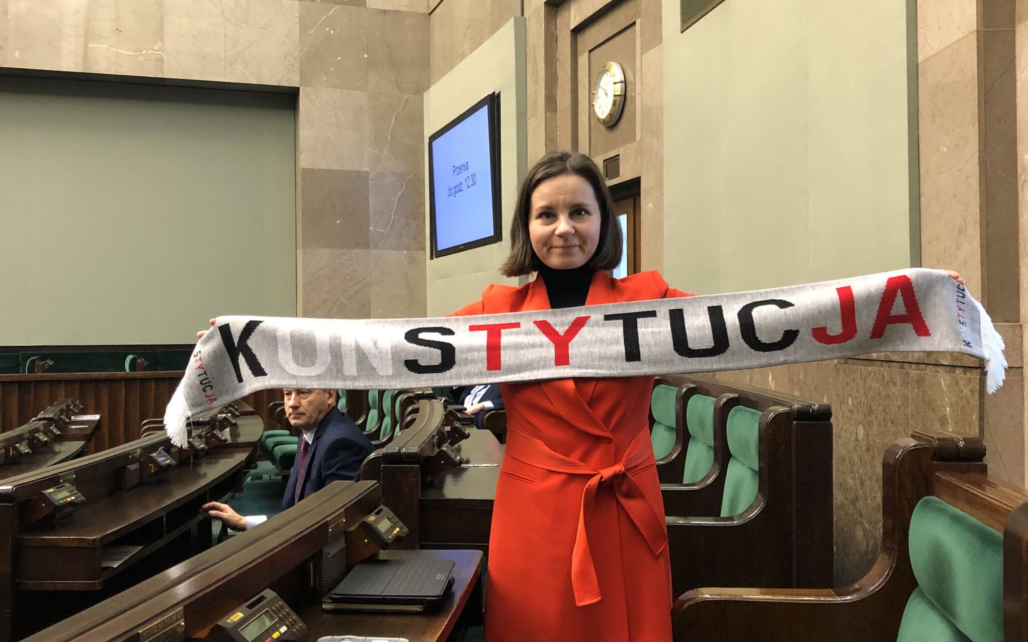 Grafika do artykułu Ciemny salonik Marszałek i nadzieja, że będzie dobrze. Urszula Zielińska o pierwszym roku w Sejmie