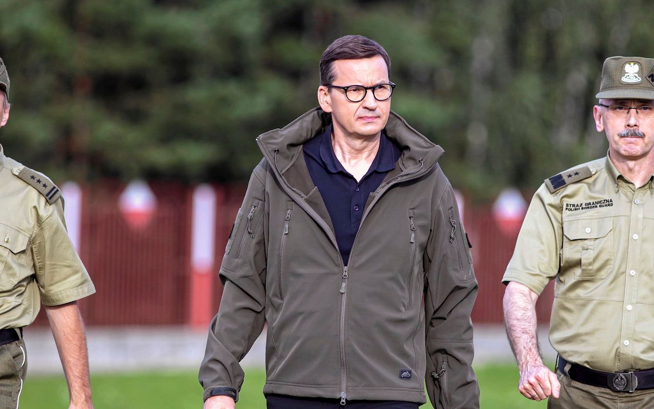 24.08.2021 Kuznica Bialostocka , przejscie graniczne . Premier Mateusz Morawiecki podczas wizytacji na granicy polsko - bialoruskiej , w Strazy Granicznej . Premier spotkal sie z pogranicznikami oraz zrobil objazd po granicy w zwiazku z narastajaca migracja uchodzcow ze strony bialoruskiej .
Fot. Agnieszka Sadowska/ Agencja Gazeta.