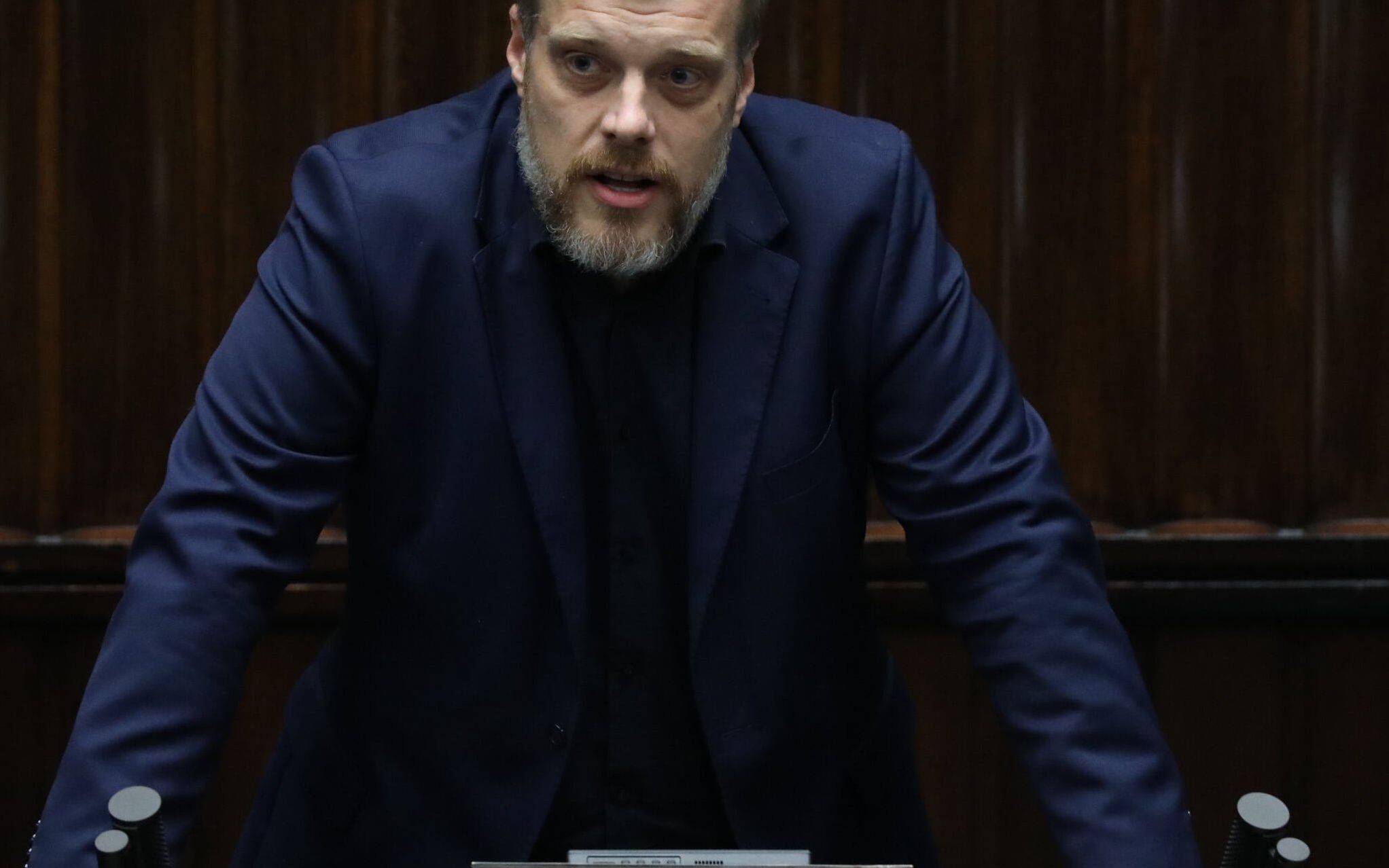 23.07.2020 Warszawa , ulica Wiejska . Sejm . 15 . posiedzenie Sejmu IX kadencji . Adrian Zandberg  podczas debaty nad sprawozdaniem z dzialalnosci Narodowego Banku Polskiego za rok 2019 .
Fot. Slawomir Kaminski / Agencja Gazeta