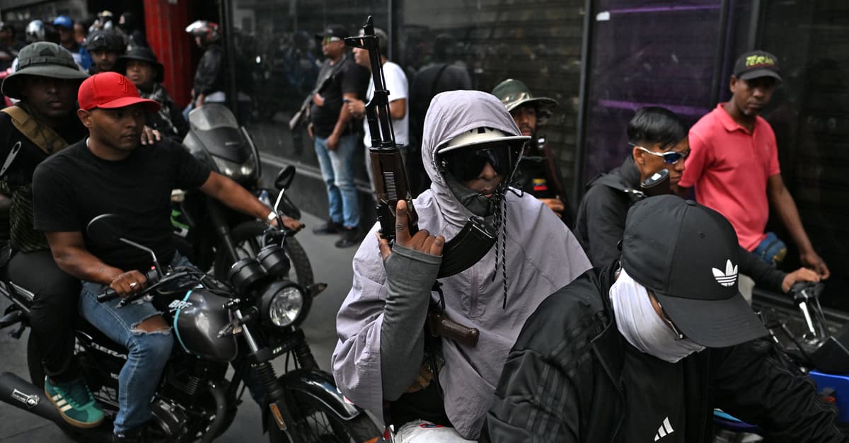 Венесуэльцы не празднуют. Потому что у монстра «чавизма» много голов.