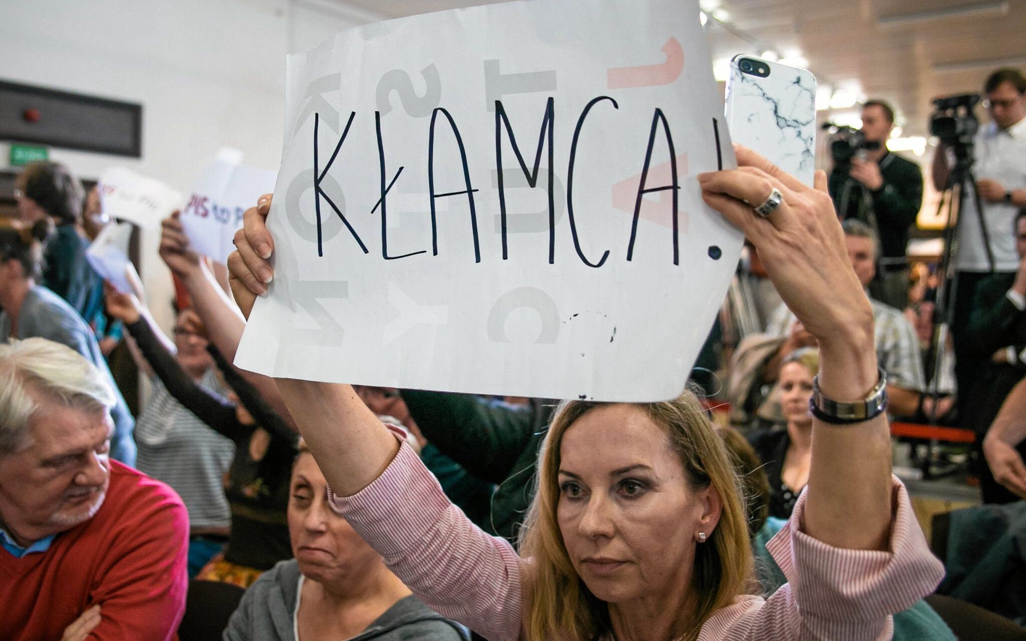 20.05.2018 Gdansk . Stocznia Gdanska . Protest Komitetu Obrony Demokracji podczas spotkania premiera Mateusza Morawieckiego w Sali BHP . 
Fot. Renata Dabrowska / Agencja Wyborcza.pl