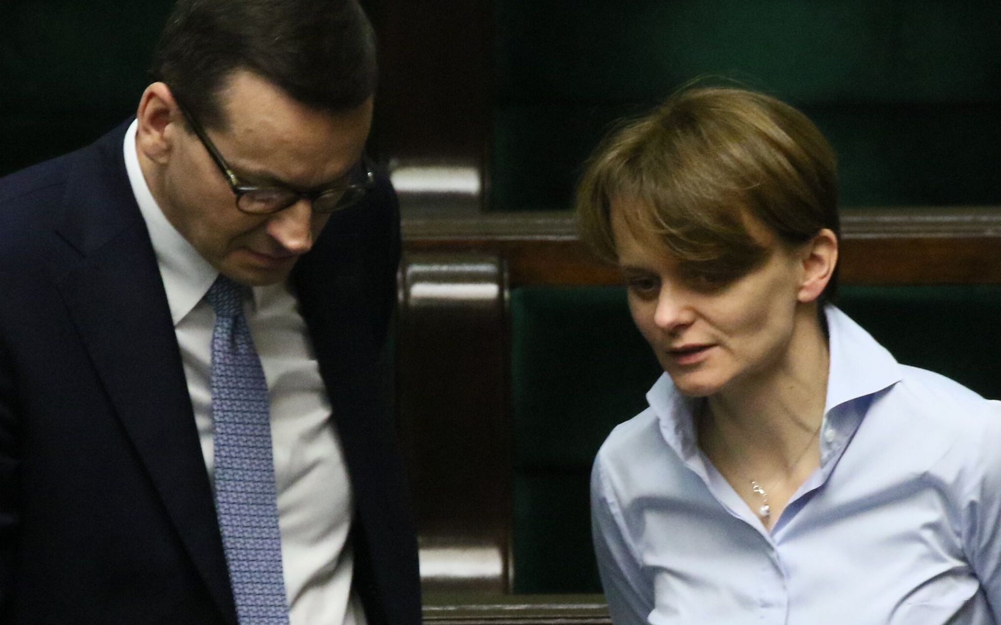 02.06.2020 Warszawa , ulica Wiejska . Trzeci dzien 12 . posiedzenia Sejmu IX kadencji . Premier Mateusz Morawiecki (L), minister rozwoju Jadwiga Emilewicz (2L), rzecznik rzadu Piotr Muller (3L), minister Lukasz Schreiber (P) podczas glosowan nad poprawkami Senatu do ustawy o wyborach prezydenckich w 2020 roku .
Fot. Slawomir Kaminski / Agencja Gazeta