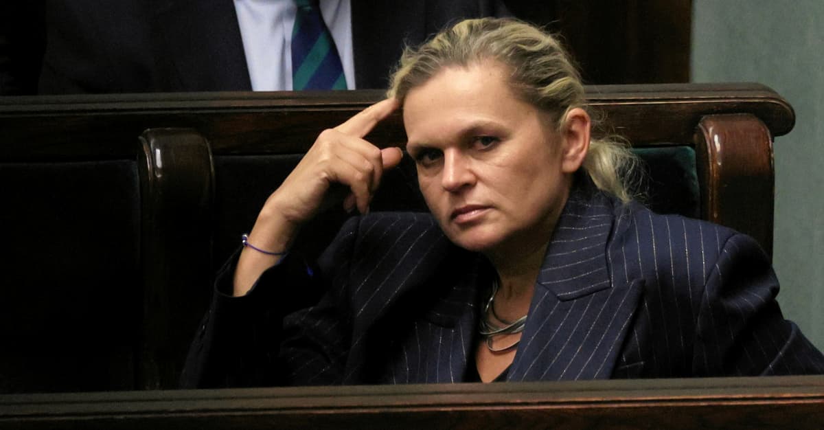 A MEN wiedział, nie powiedział... Za ukrywany błąd ministerstwa płacą szkoły społeczne