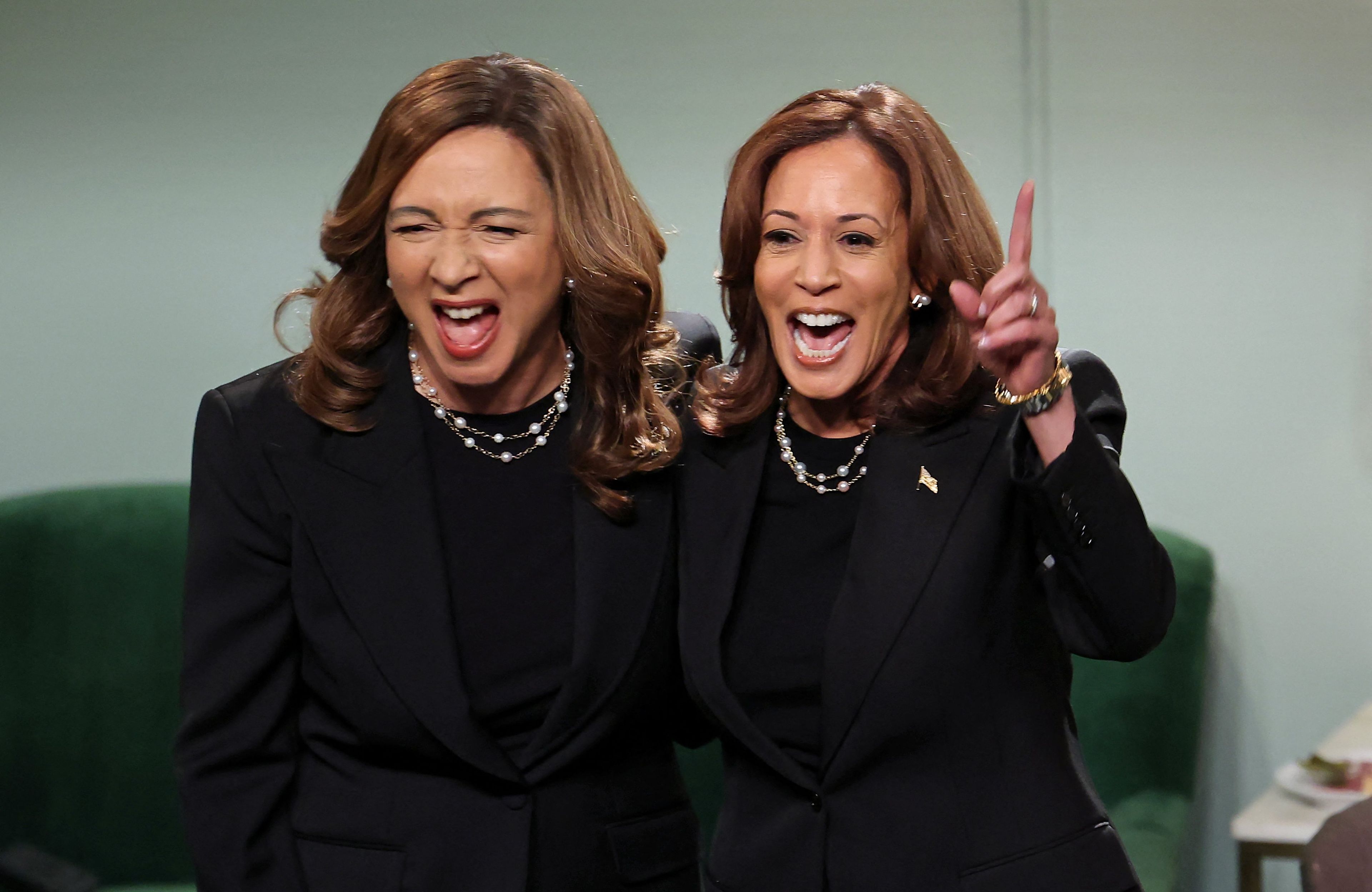 Kamala Harris i odgrywająca ją w SNL Maya Rudolph