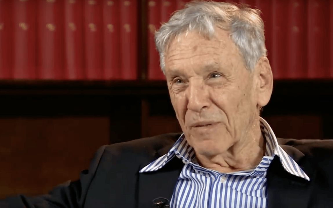 Grafika do artykułu „Mój kraj jest w stanie wojny z moim narodem”. Zmarł Amos Oz. Demaskował fanatyków
