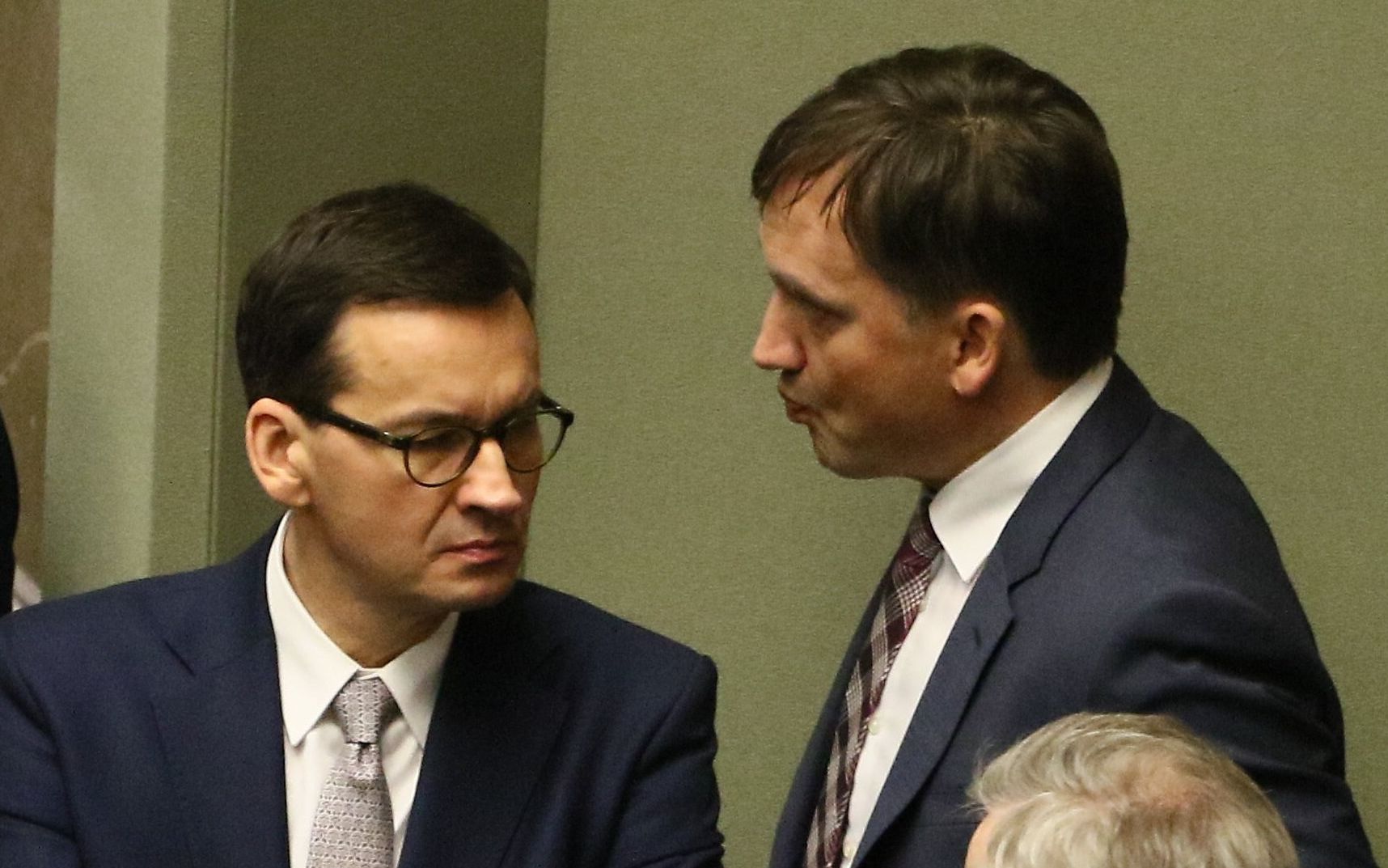 21.11.2019  Warszawa , ul Wiejska , Sejm . Czwarty dzien 1 posiedzenia Sejmu IX Kadencji .Poslowie podczas wieczornego bloku glosowan ,  min Fundusz Solidarnosciowy dla osob niepelnosprawnych , Czlonkowie Trybunalu Stanu i Sedziowe Trybunalu Konstytucyjnego . lawy rzadowe , na zdjeciu od lewej : Jan Dziedziczak , Mateusz Morawiecki , Zbigniew Ziobro
Fot. Slawomir Kaminski / Agencja Gazeta