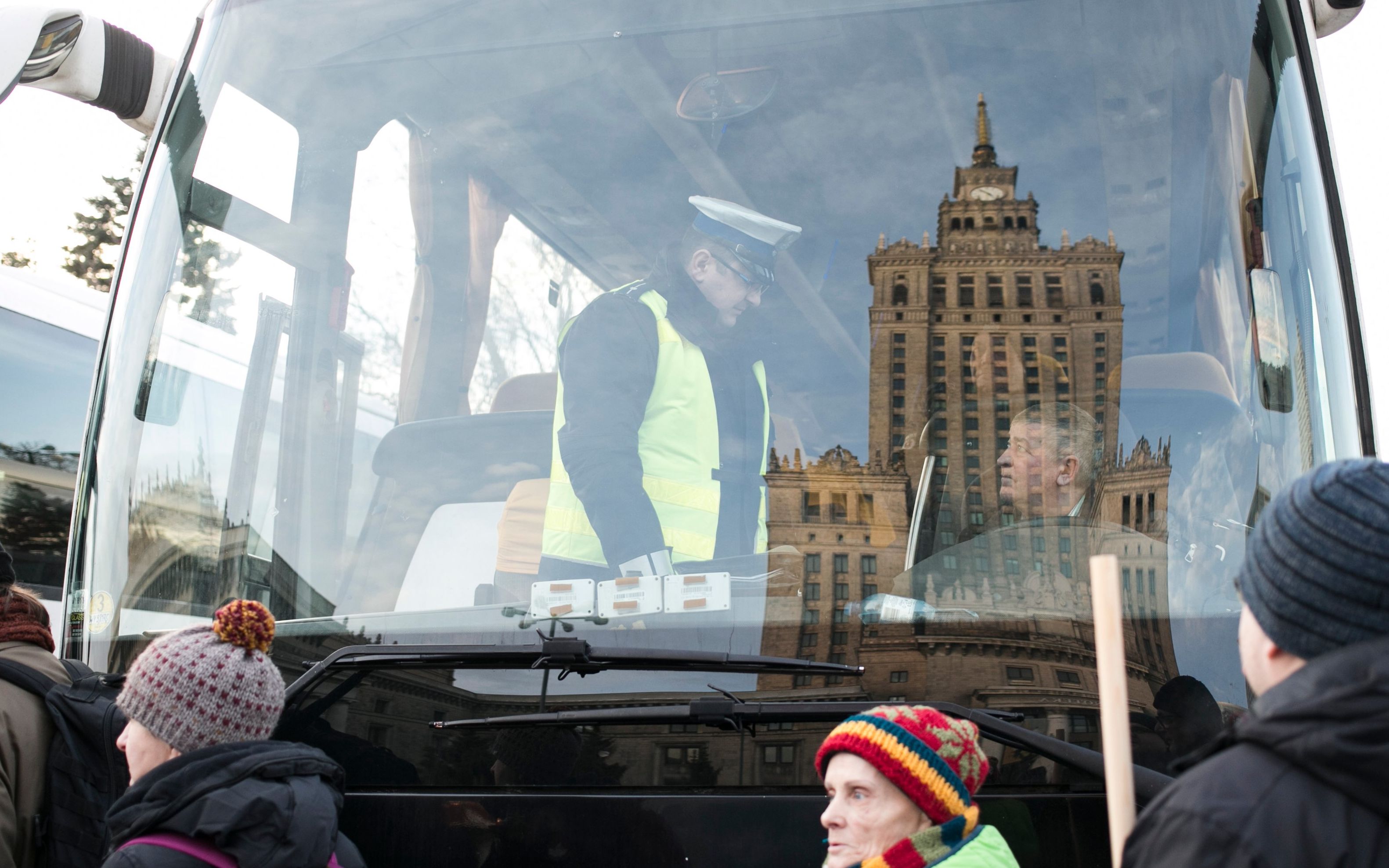 Grafika do artykułu "Faszyści ważniejsi niż obywatele". Policja zablokowała wyjazd Obywateli RP na protest do Hajnówki