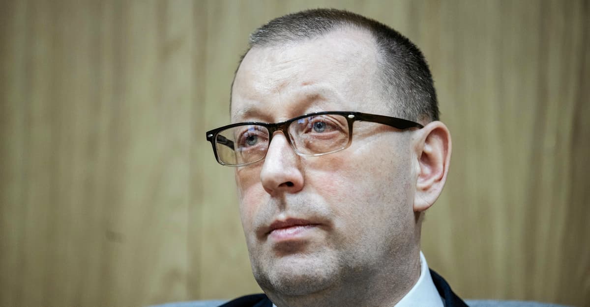 Uniwersytecka ikona PiS na bruku. Resort zwalnia „natychmiast”