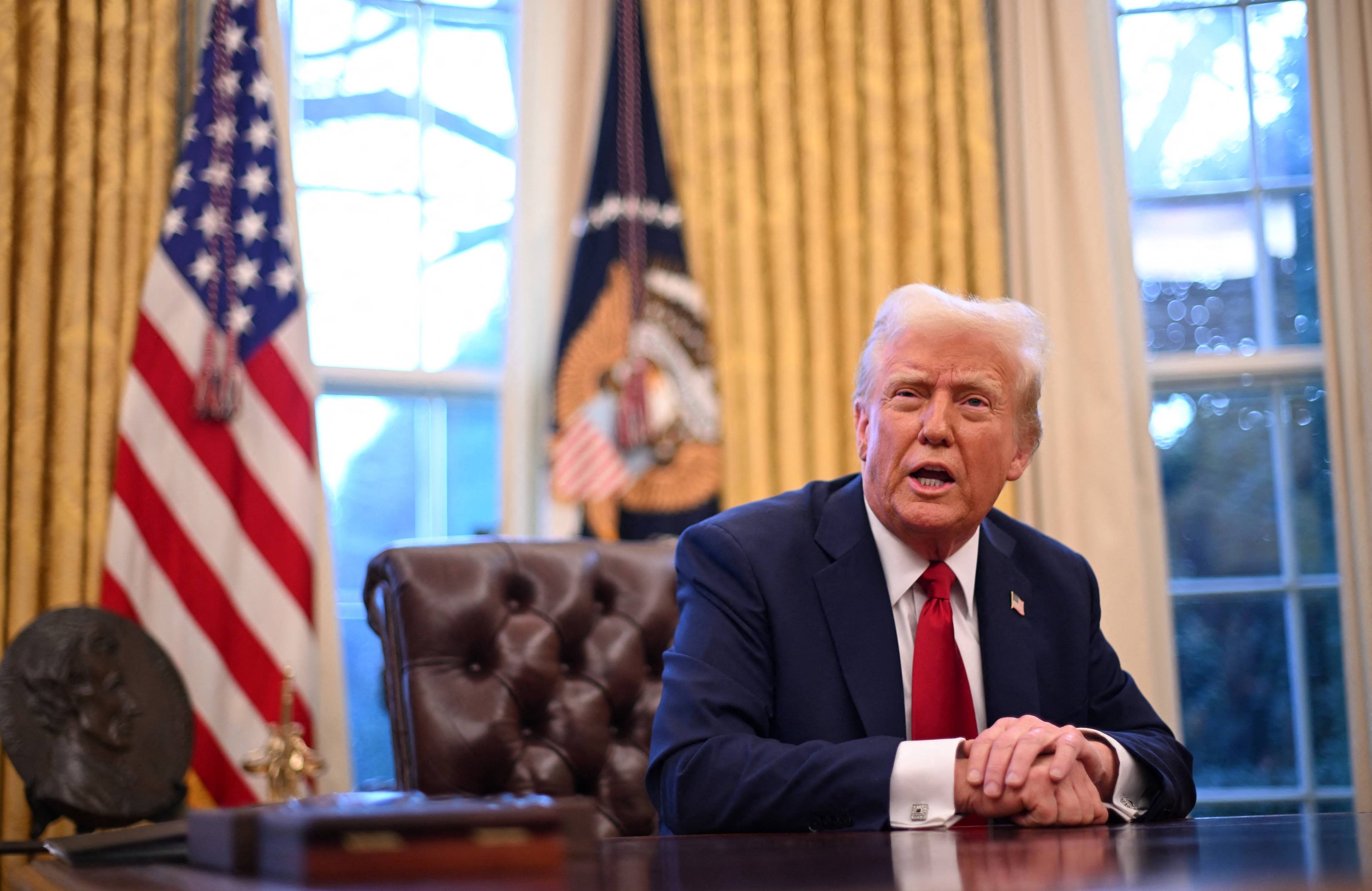 Prezydent USA Donald Trump przemawia do dziennikarzy w Gabinecie Owalnym Białego Domu