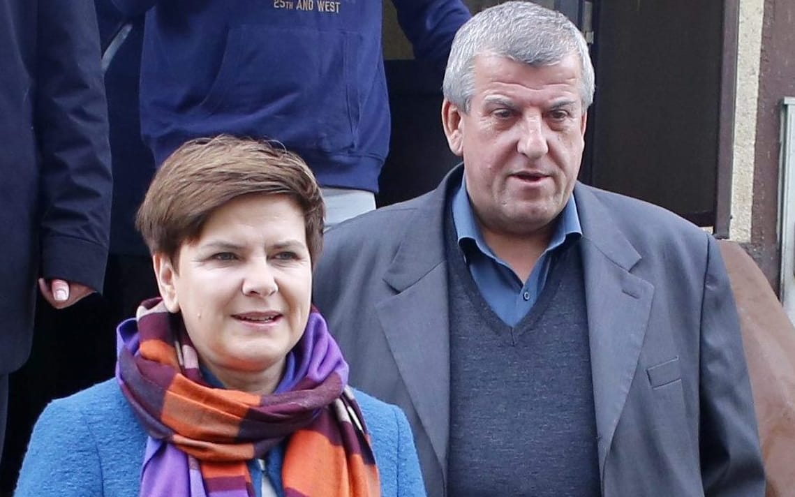 Grafika do artykułu Beata Szydło krytykuje UE, ale jej mąż, Edward Szydło, bierze z UE pieniądze. Prawie 84 mln zł