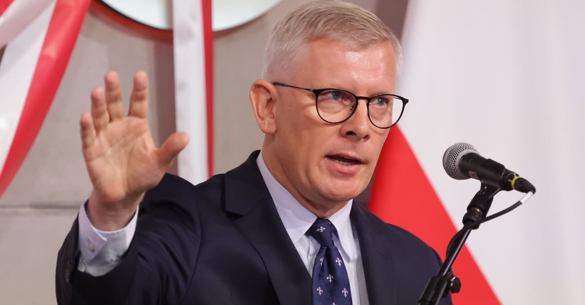 Co zniknęło z raportu komisji Cenckiewicza? Ujawniamy, co zmieniono w dokumencie z BBN