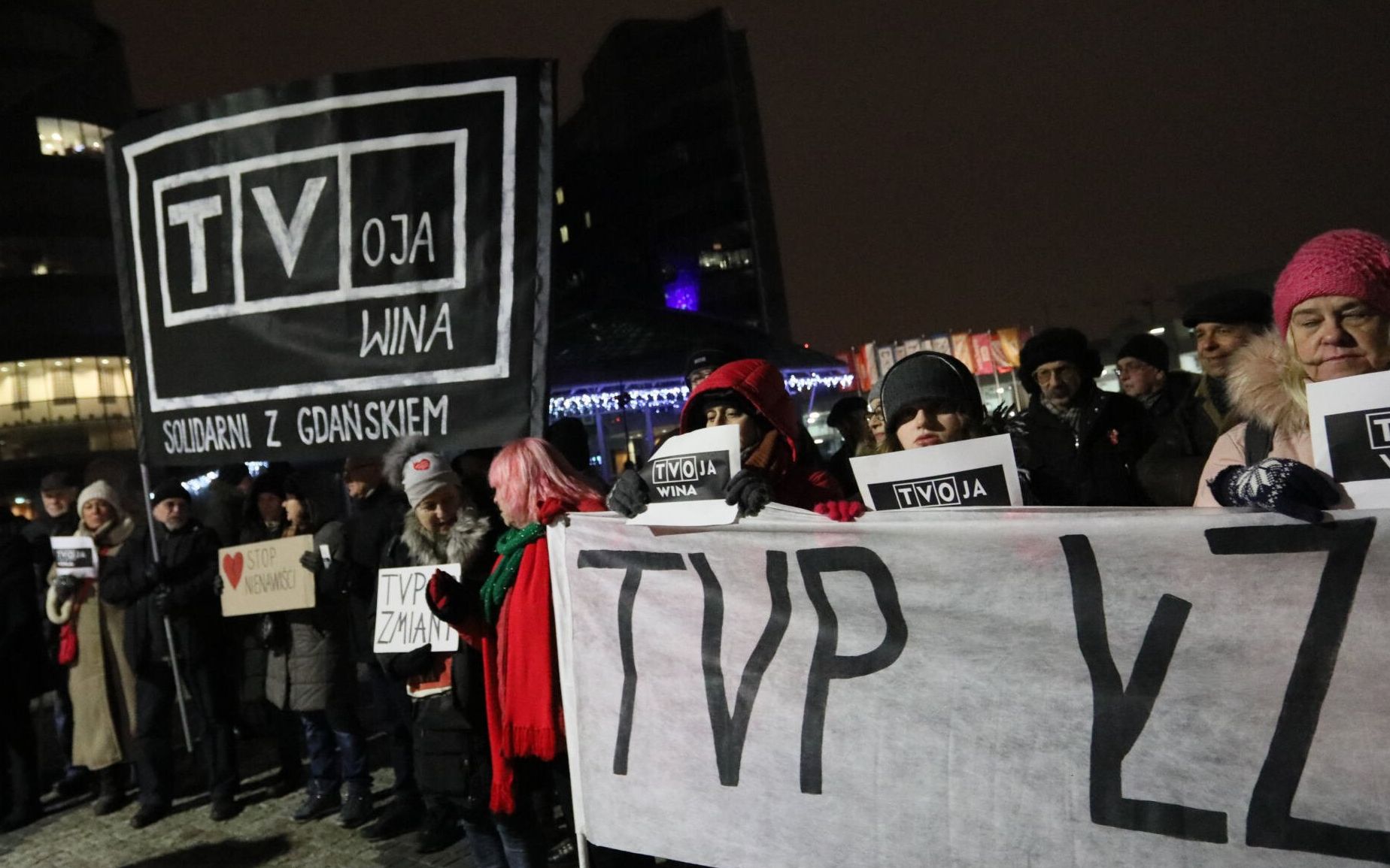 21.01.2019 Warszawa , ulica Woronicza 17 . Siedziba Telewizji Polskiej . Pikieta pod haslem : TVoja wina - solidarni z Gdanskiem .
Fot. Slawomir Kaminski / Agencja Wyborcza.pl
